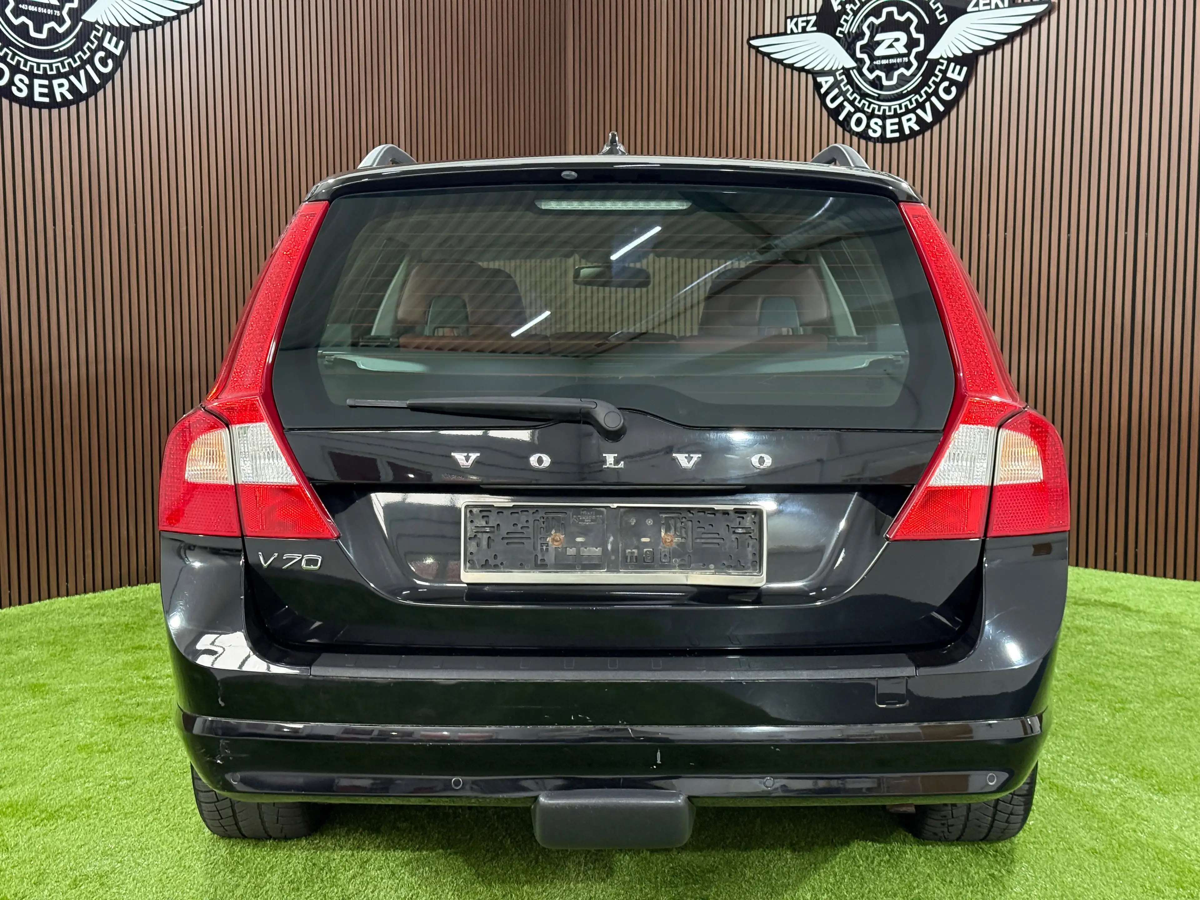 Volvo V70 Momentum — photo 11