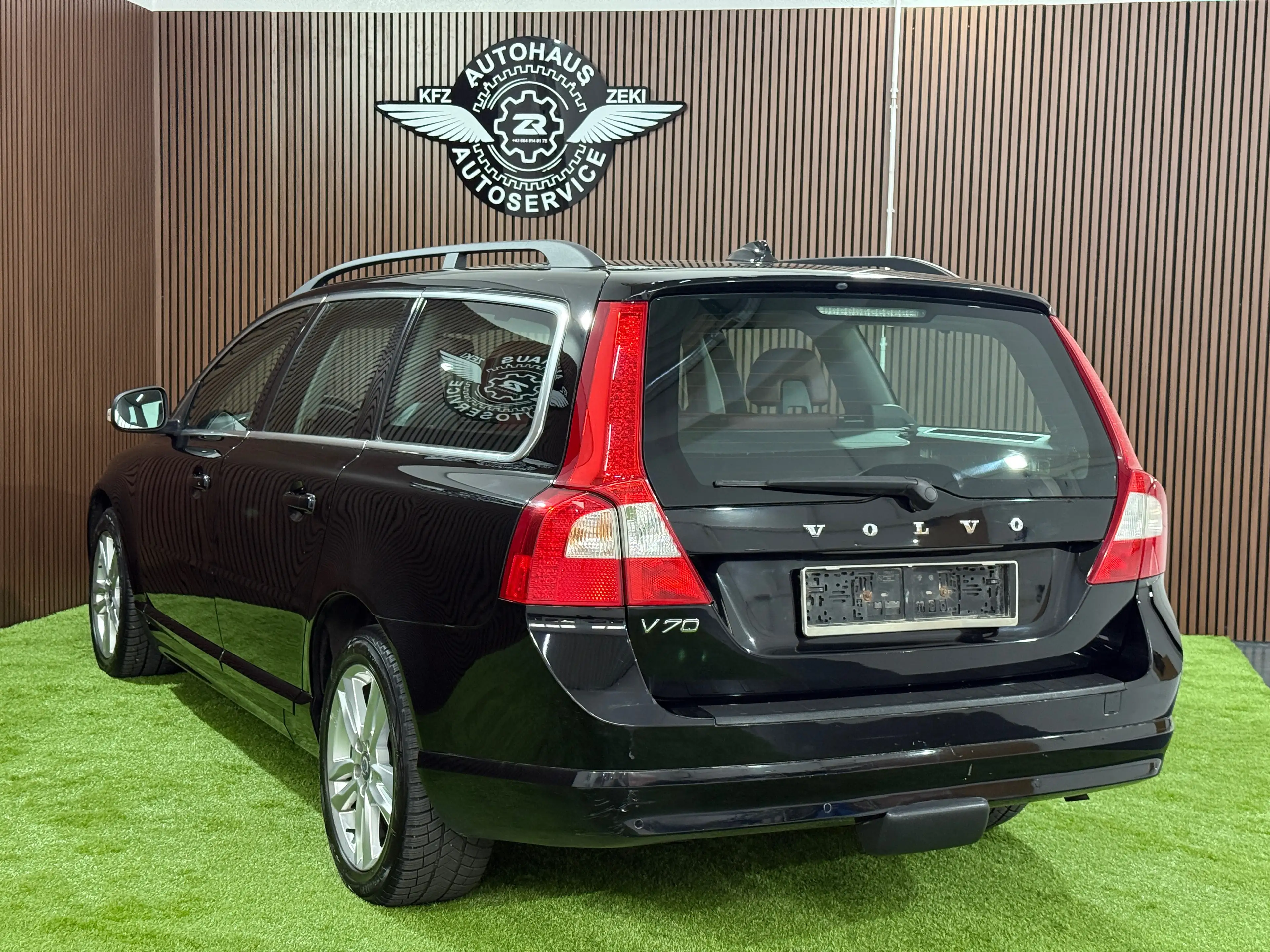 Volvo V70 Momentum — photo 13