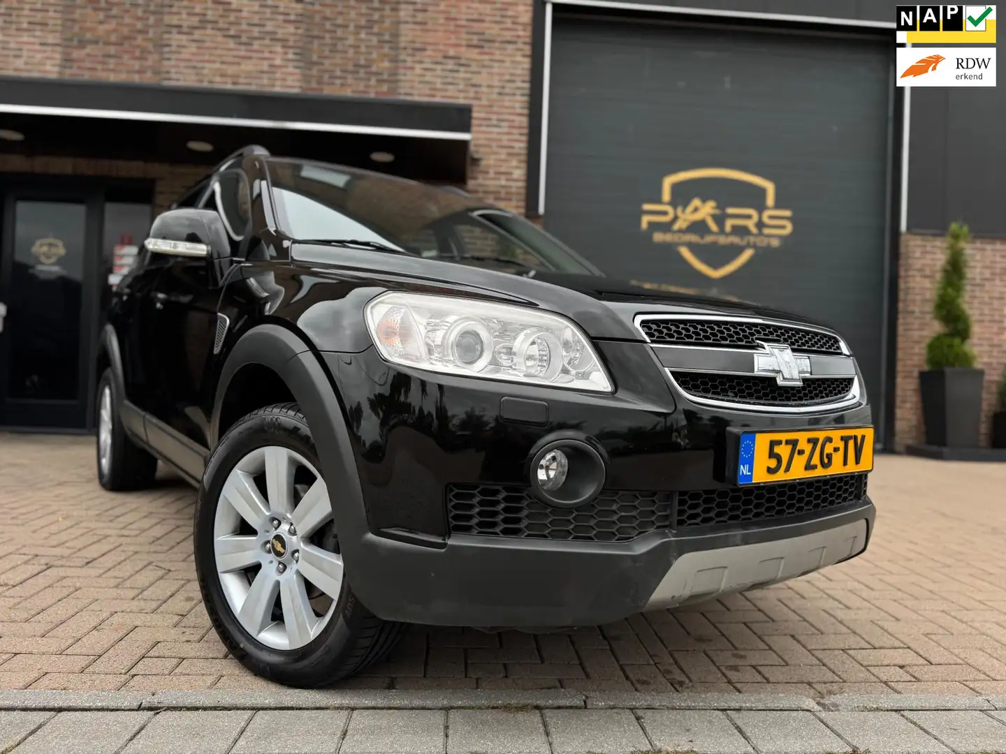 Chevrolet Captiva 3.2i V6 Executive Automaat 4X4 230 PK 7 Persoons A Zwart - 1