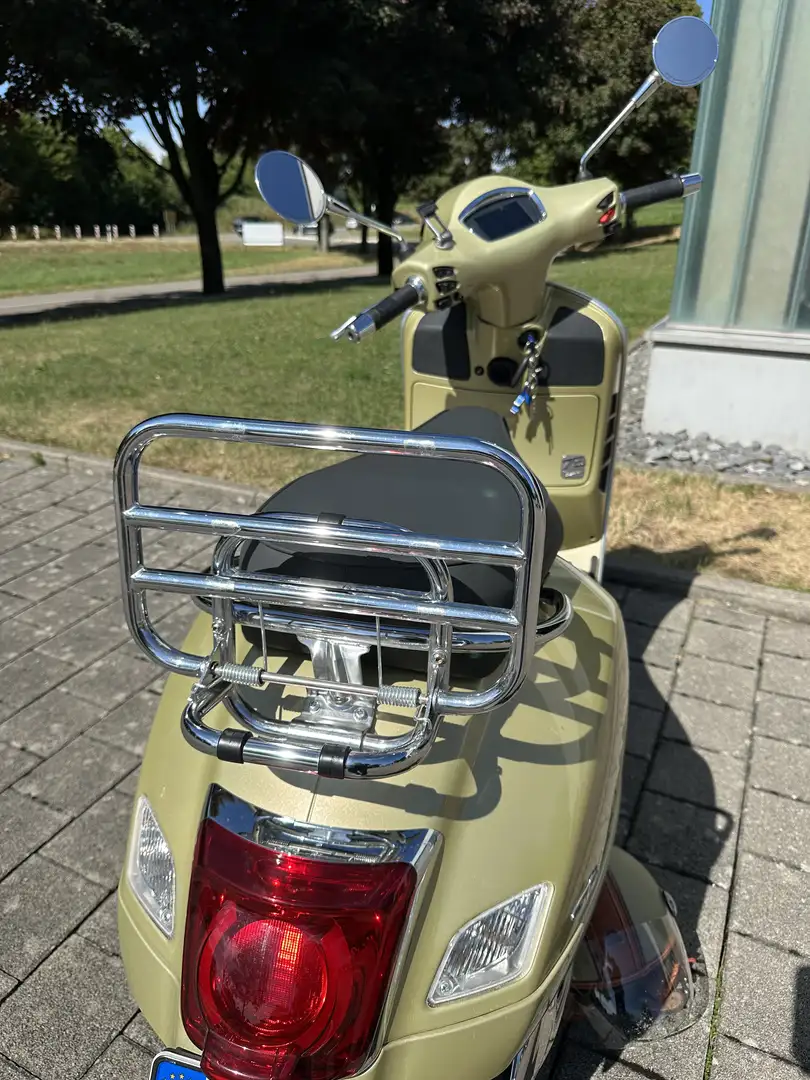 Vespa GTS Super Tech 300 GTS 300 Supertech  hpe 75 Jahre Sondermodell Verde - 2