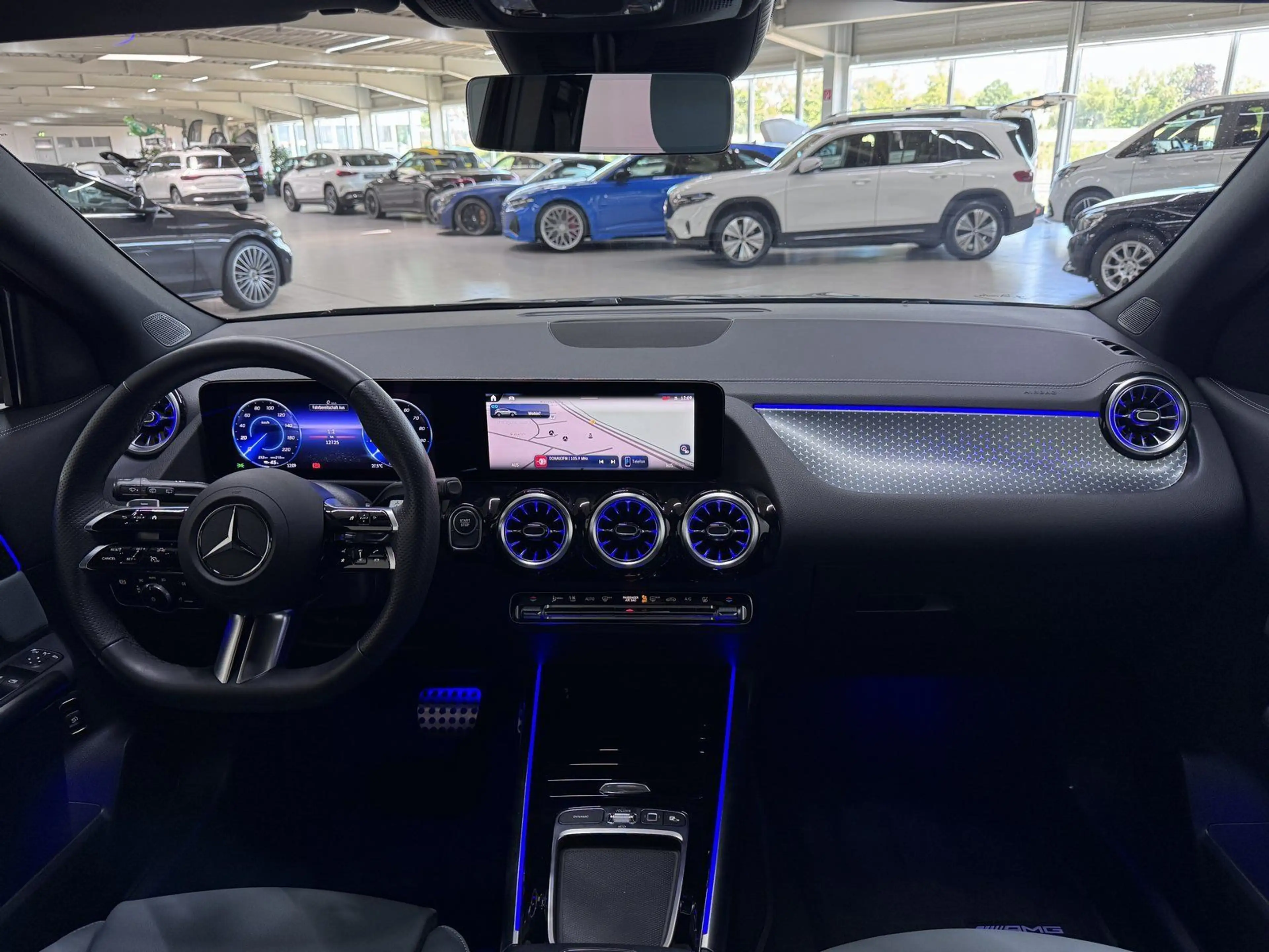 Mercedes-Benz EQA 300 4M AMG+NIGHT+DIST+AHK+KEY+360°+TOTWINKEL — photo 9