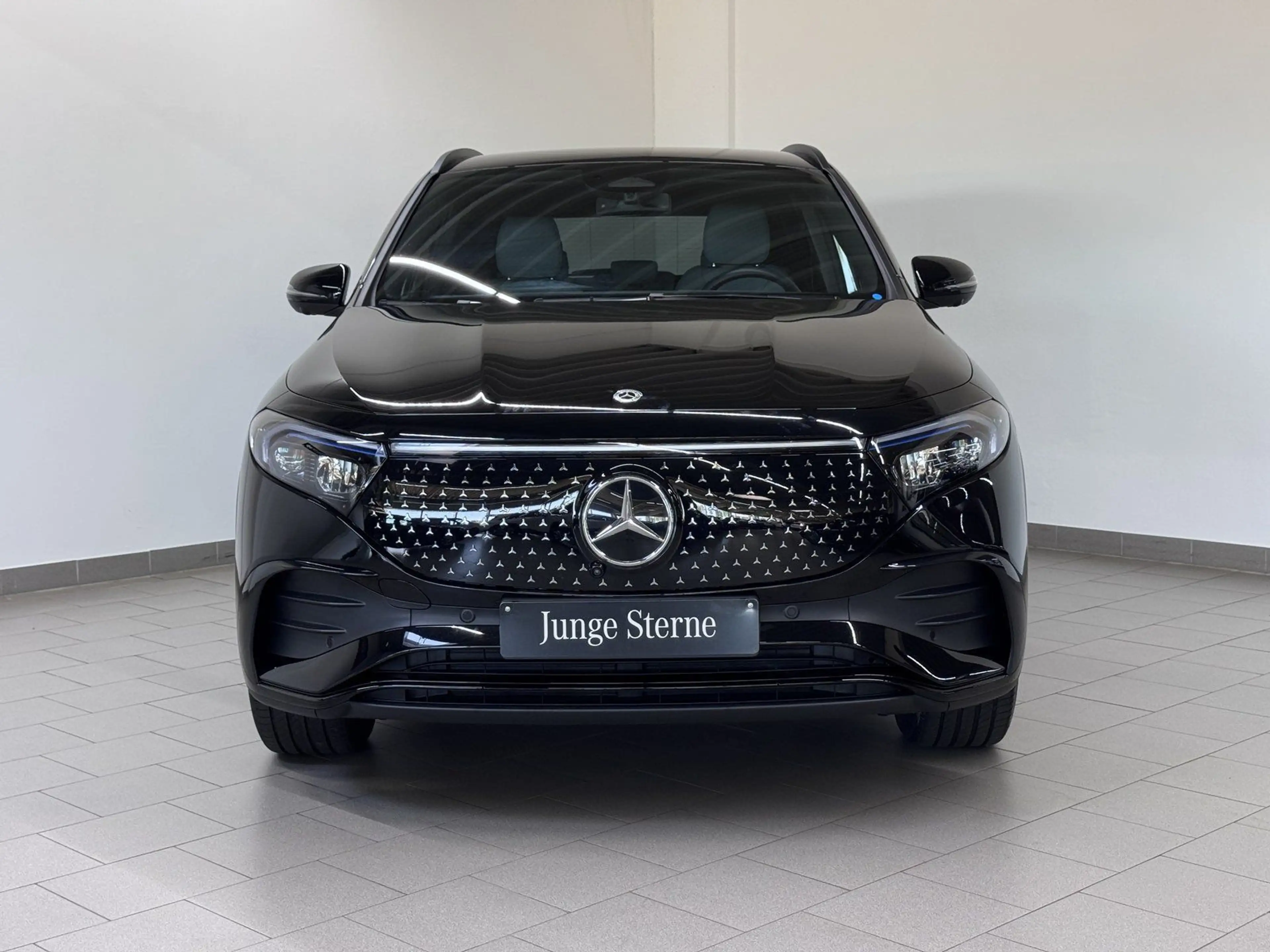 Mercedes-Benz EQA 300 4M AMG+NIGHT+DIST+AHK+KEY+360°+TOTWINKEL — photo 4