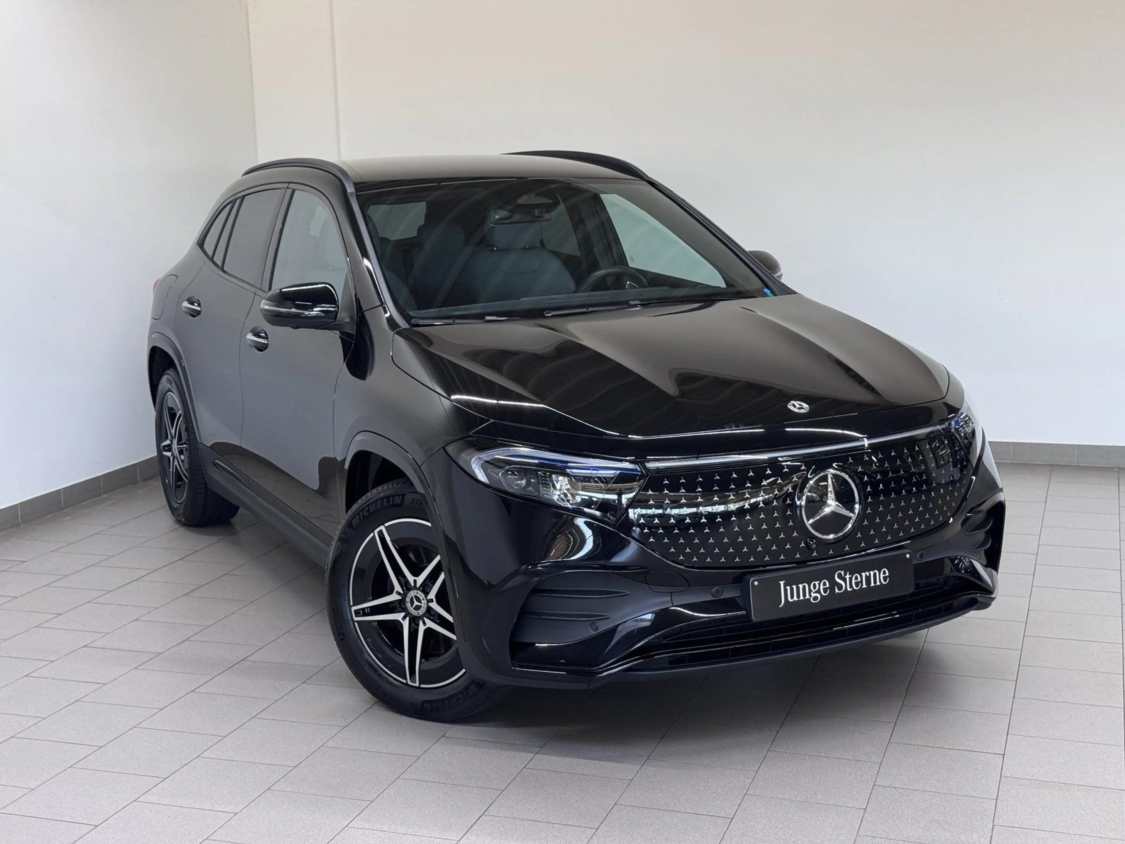 Mercedes-Benz EQA 300 4M AMG+NIGHT+DIST+AHK+KEY+360°+TOTWINKEL — photo 2