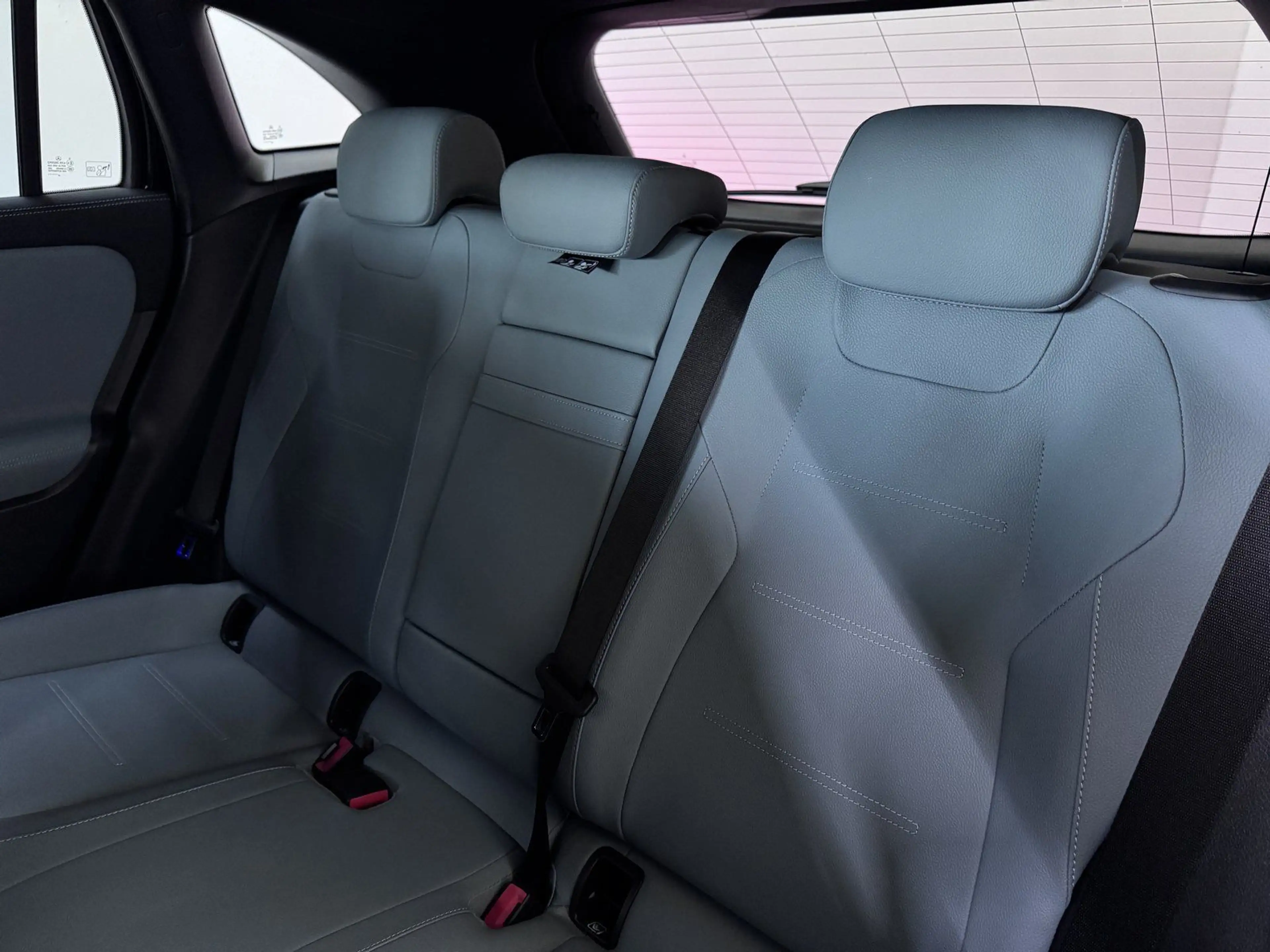 Mercedes-Benz EQA 300 4M AMG+NIGHT+DIST+AHK+KEY+360°+TOTWINKEL — photo 13