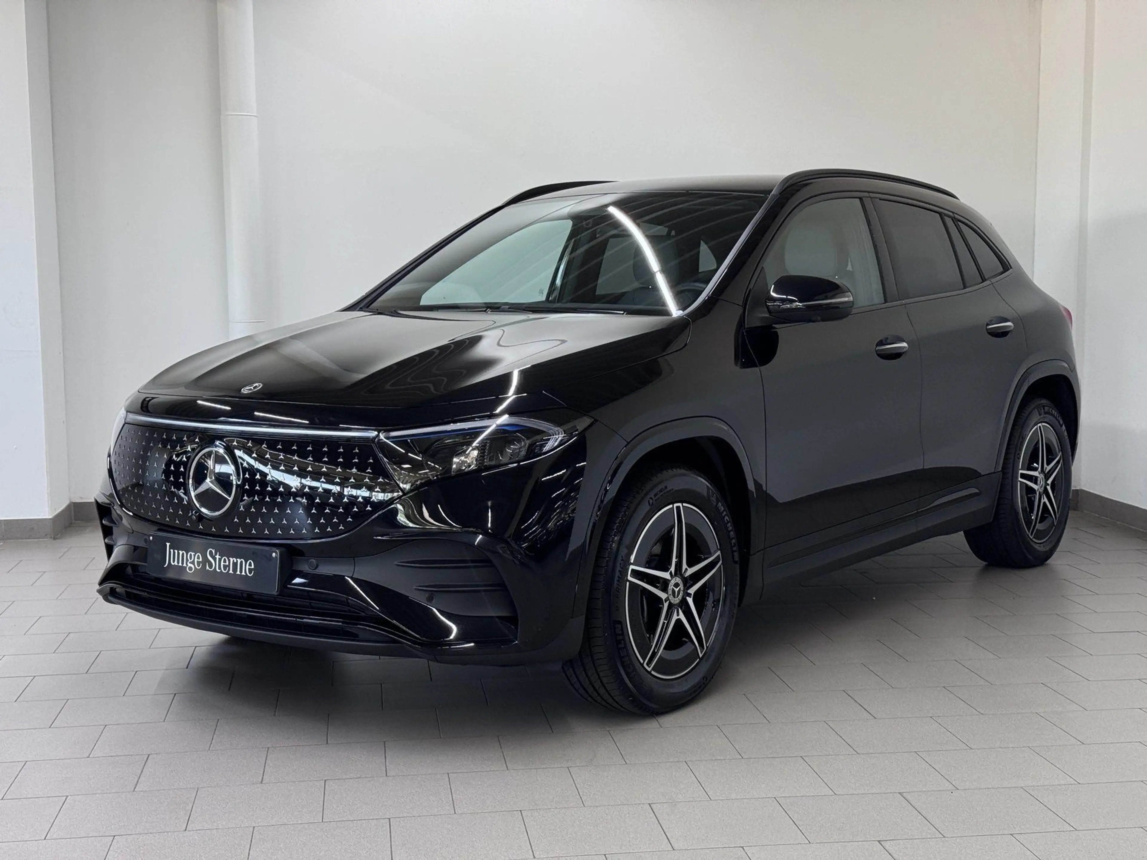 Mercedes-Benz EQA 300 4M AMG+NIGHT+DIST+AHK+KEY+360°+TOTWINKEL — photo 6