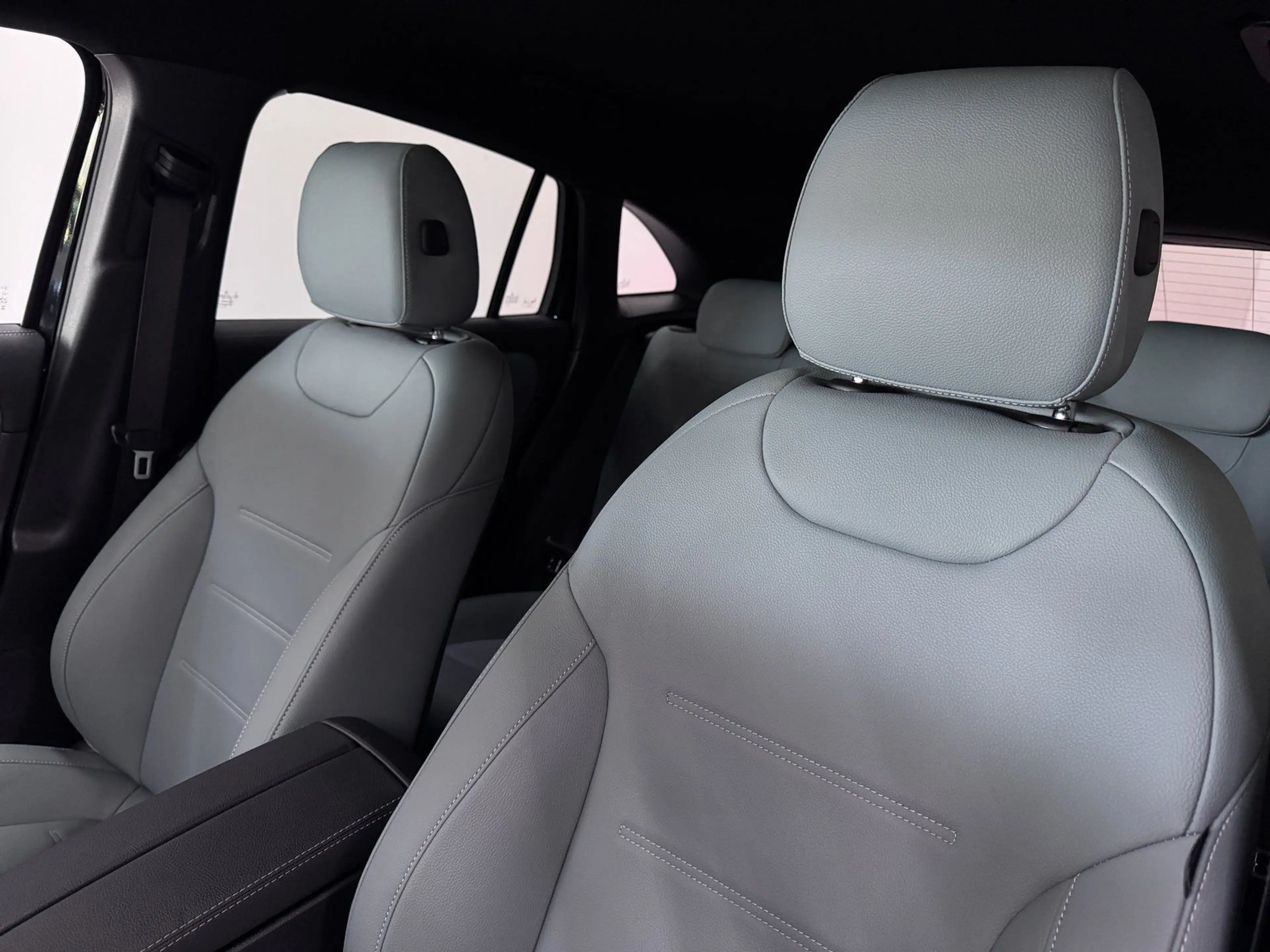 Mercedes-Benz EQA 300 4M AMG+NIGHT+DIST+AHK+KEY+360°+TOTWINKEL — photo 12