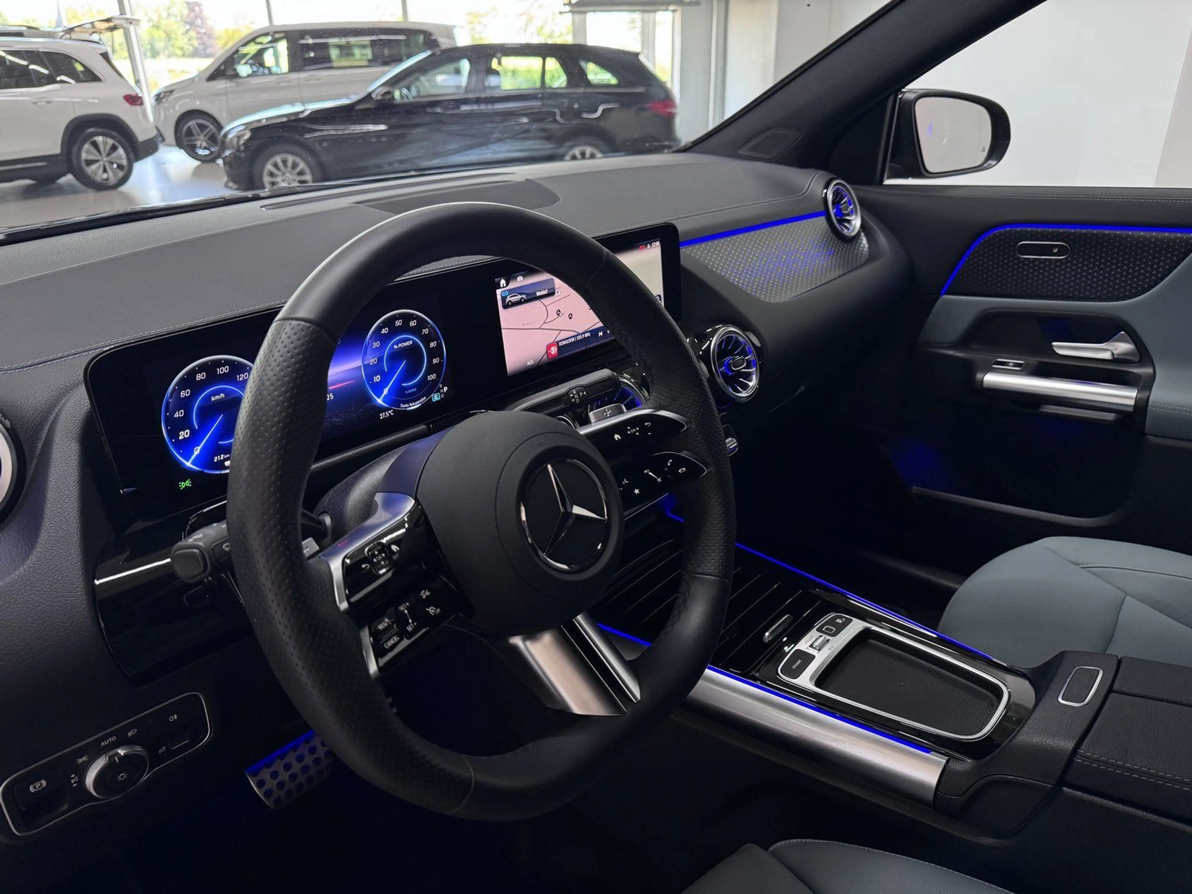 Mercedes-Benz EQA 300 4M AMG+NIGHT+DIST+AHK+KEY+360°+TOTWINKEL — photo 8