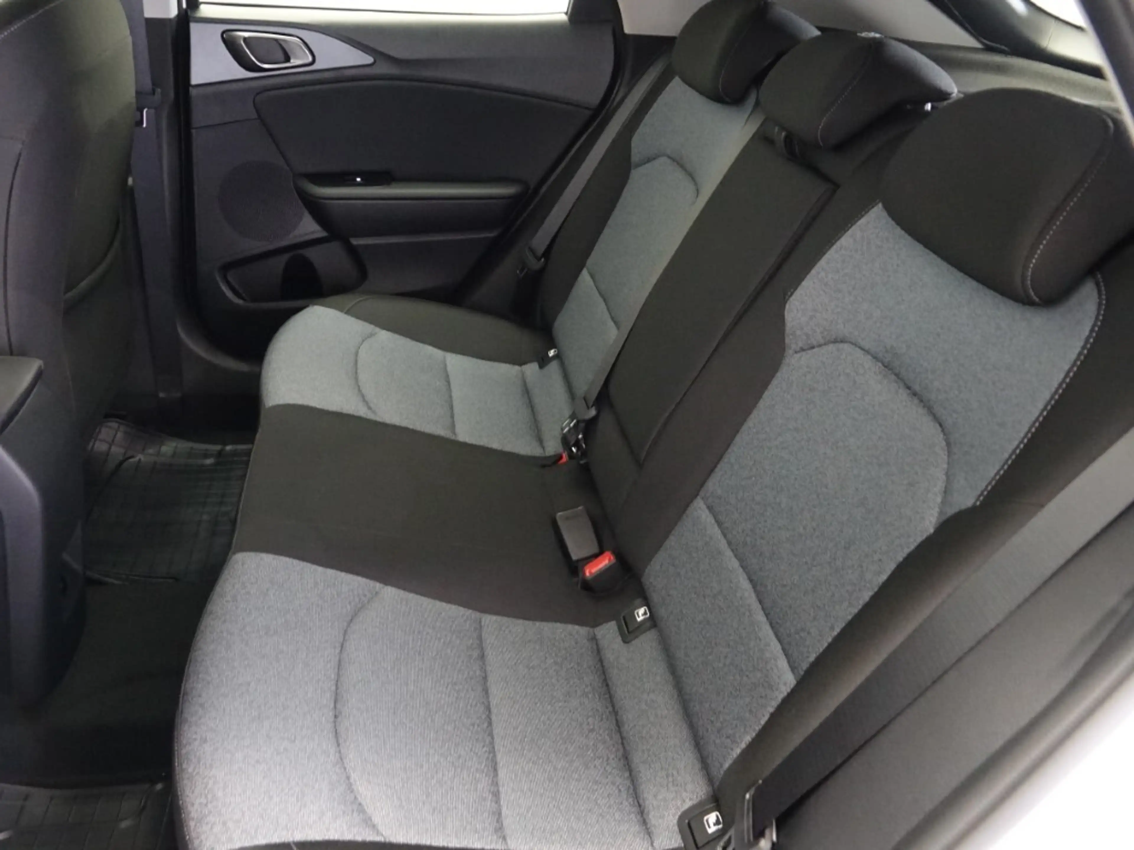 Kia XCeed Xceed 1,0 TGDI GPF Silber — photo 13