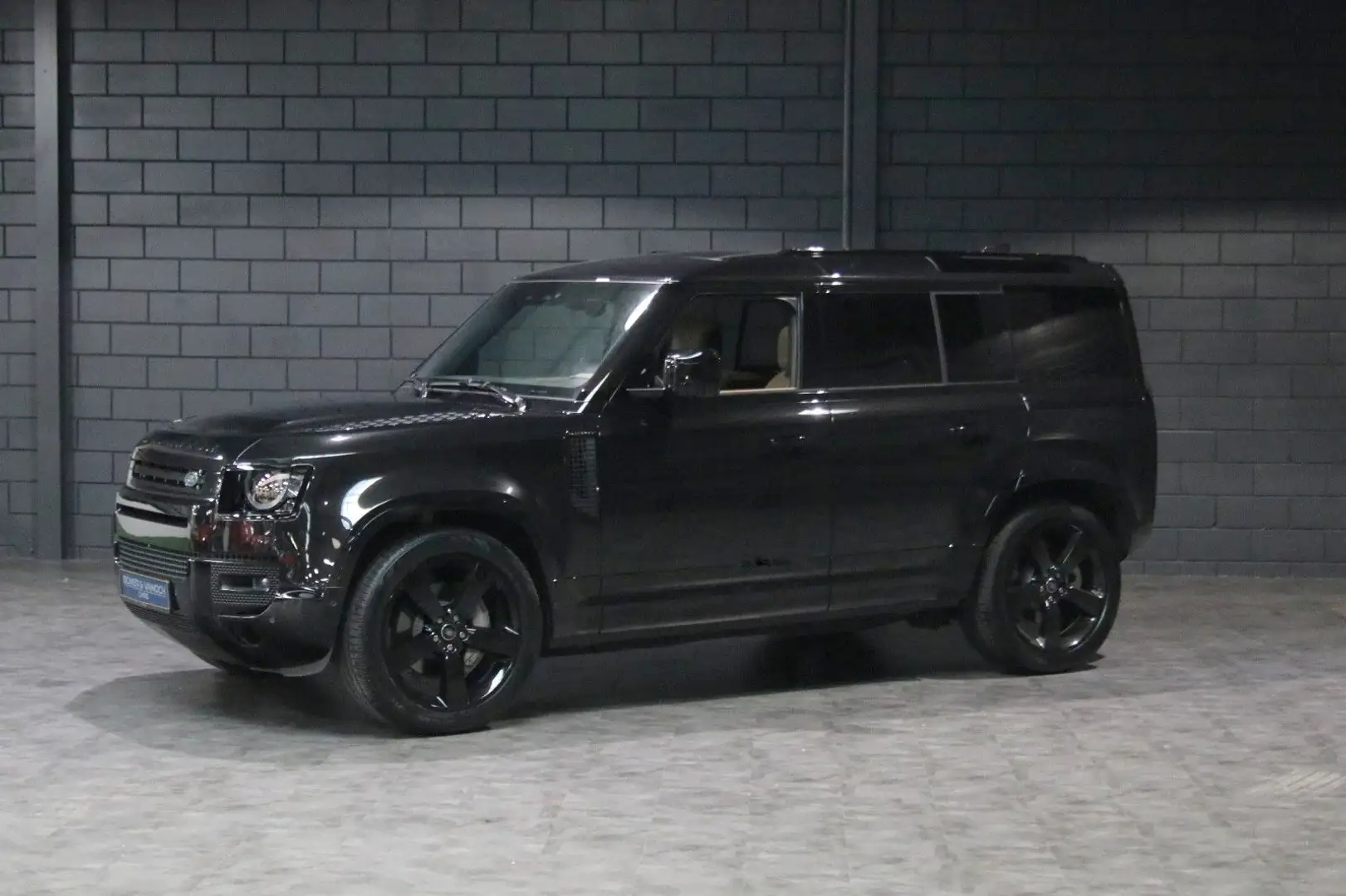 Land Rover Defender 110 D300 X-Dynamic HSE Net. € 77.731,= Schwarz - 1