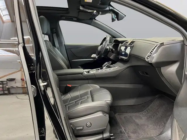 DS Automobiles DS 7 view 11