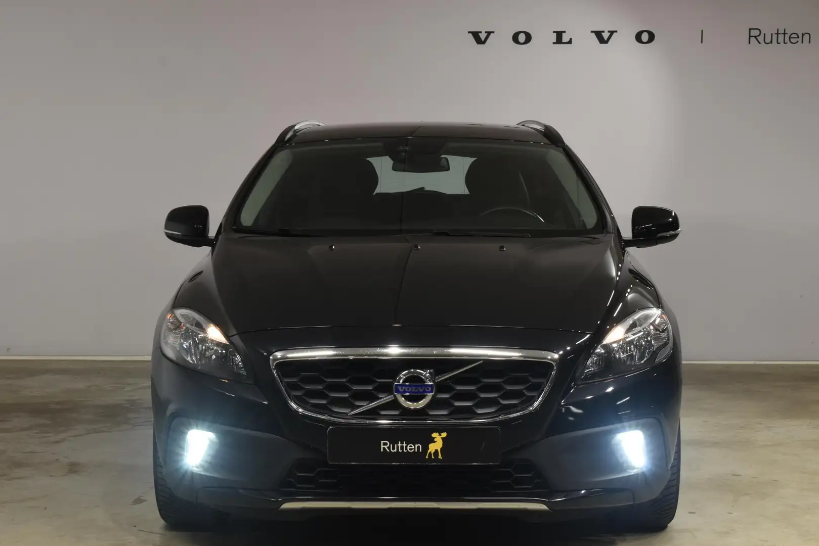 Volvo V40 Cross Country T4 179PK Summum / Navigatie / Camera / Elektrische Zwart - 2