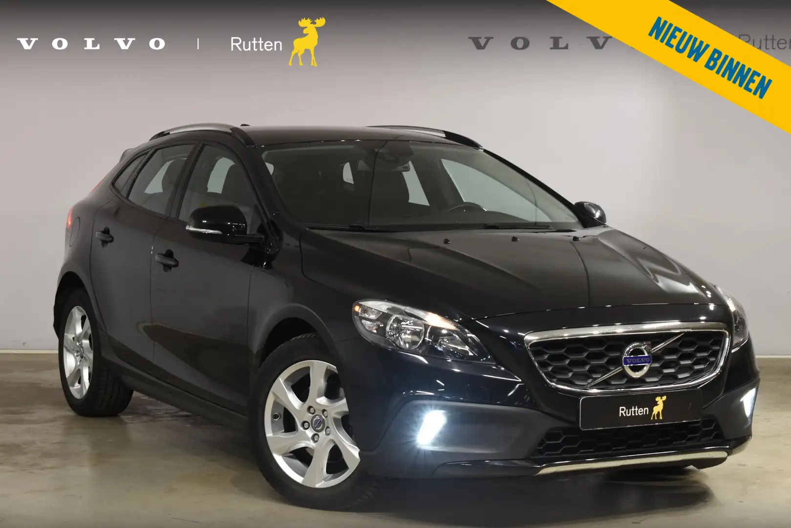 Volvo V40 Cross Country T4 179PK Summum / Navigatie / Camera / Elektrische Zwart - 1