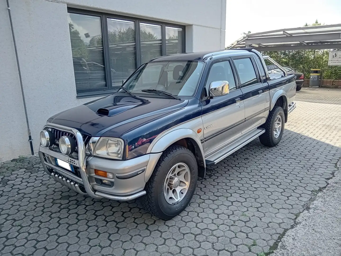 Mitsubishi L200 L200 d.cab 2.5 tdi 4wd Bleu - 1