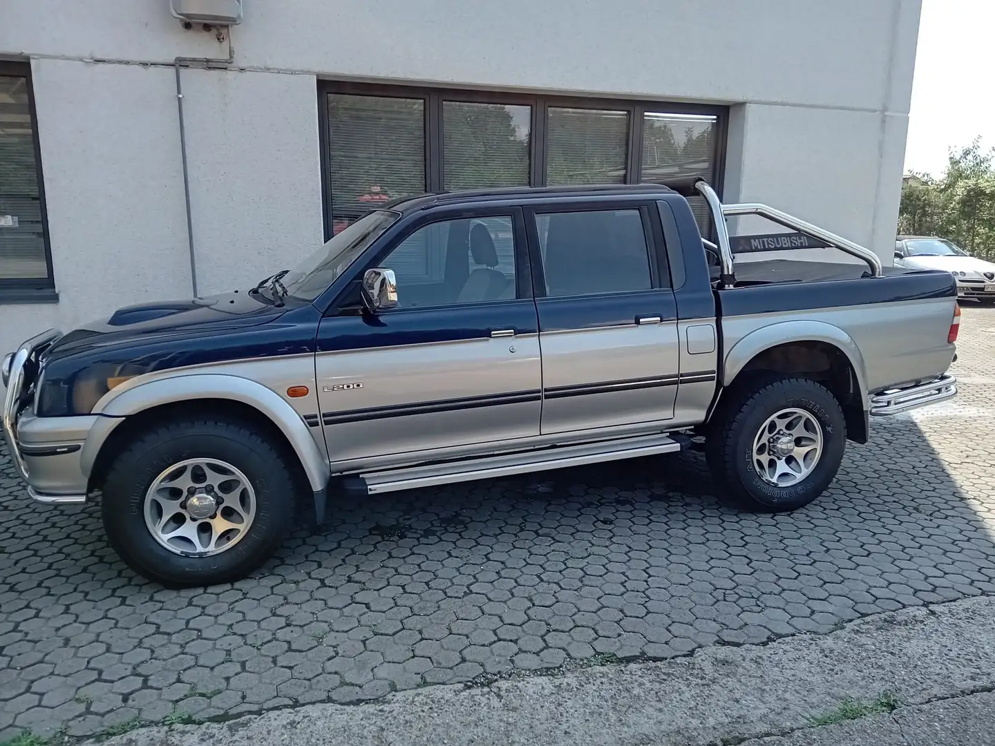 Mitsubishi L200 L200 d.cab 2.5 tdi 4wd Bleu - 2