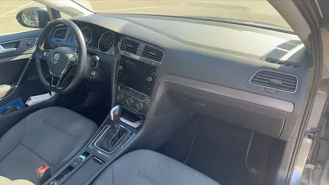 Volkswagen Golf view 10
