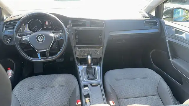 Volkswagen Golf view 11