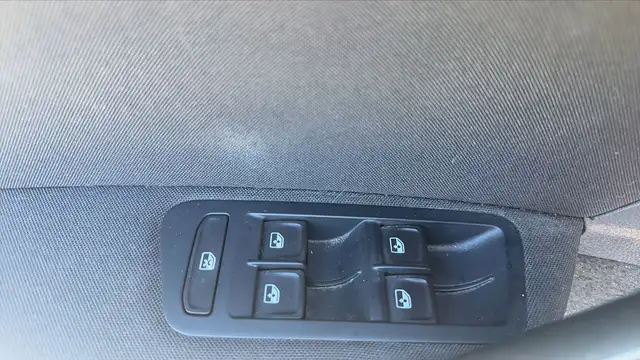Volkswagen Golf view 13