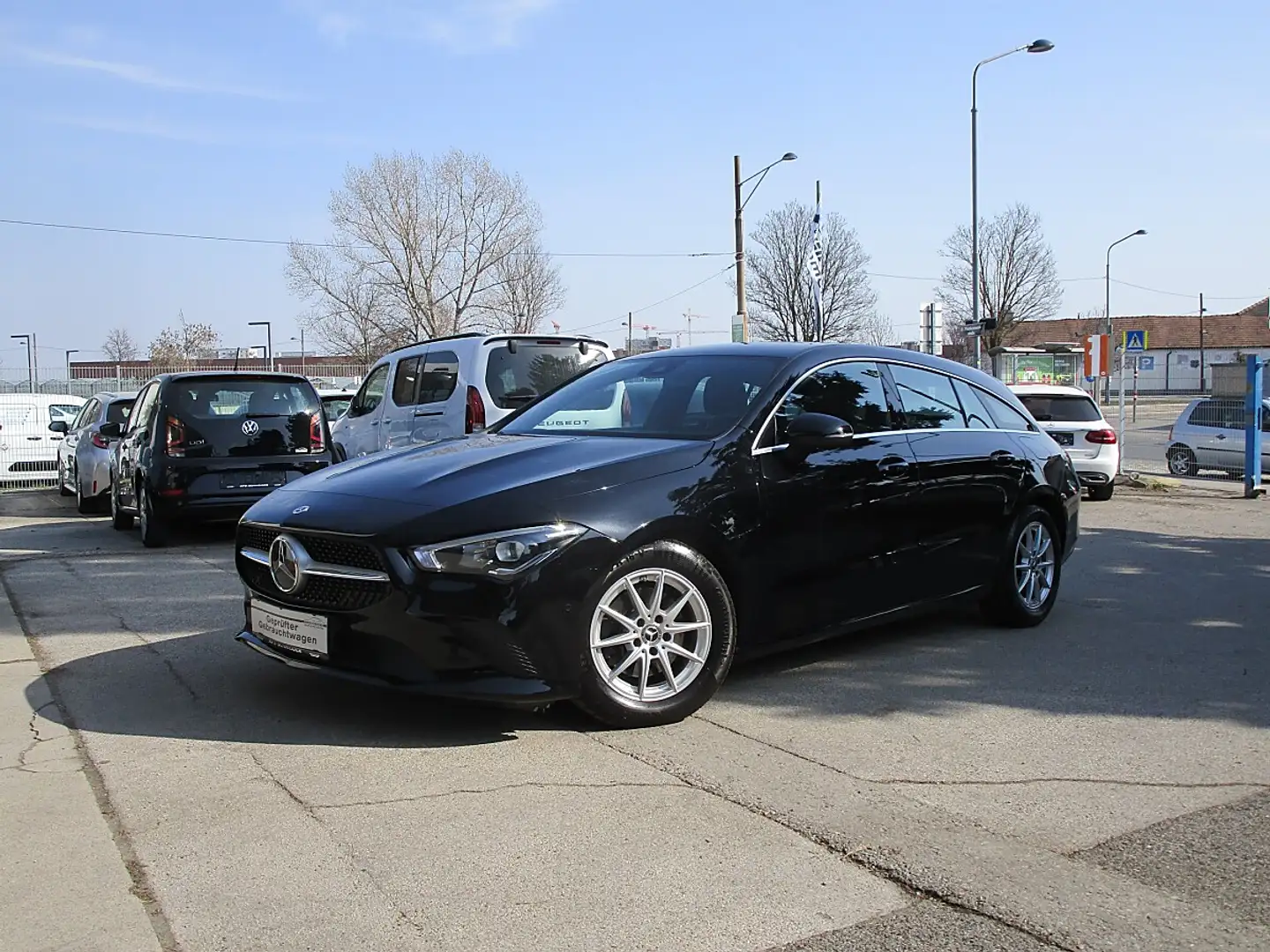 Mercedes-Benz CLA 200 d Shooting Brake Aut. " LED, AHV, Navigation " Schwarz - 1