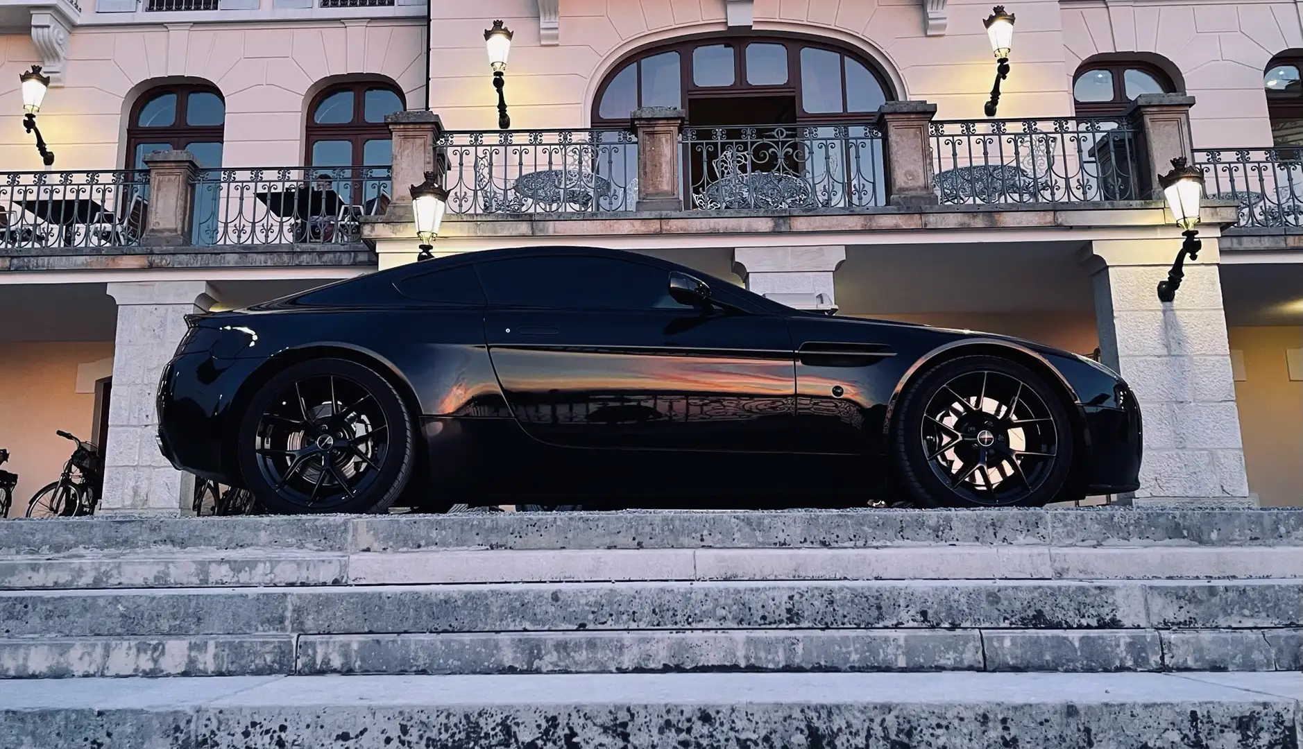 Aston Martin Vantage Coupé V8 Séquentielle Fekete - 1