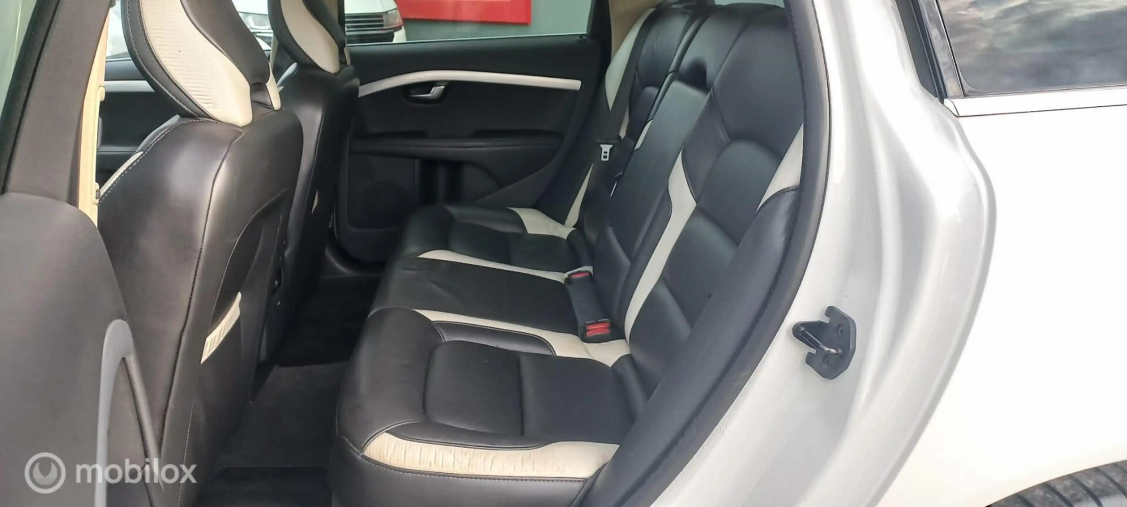 Volvo V70 3.0 T6 AWD R Design — photo 14