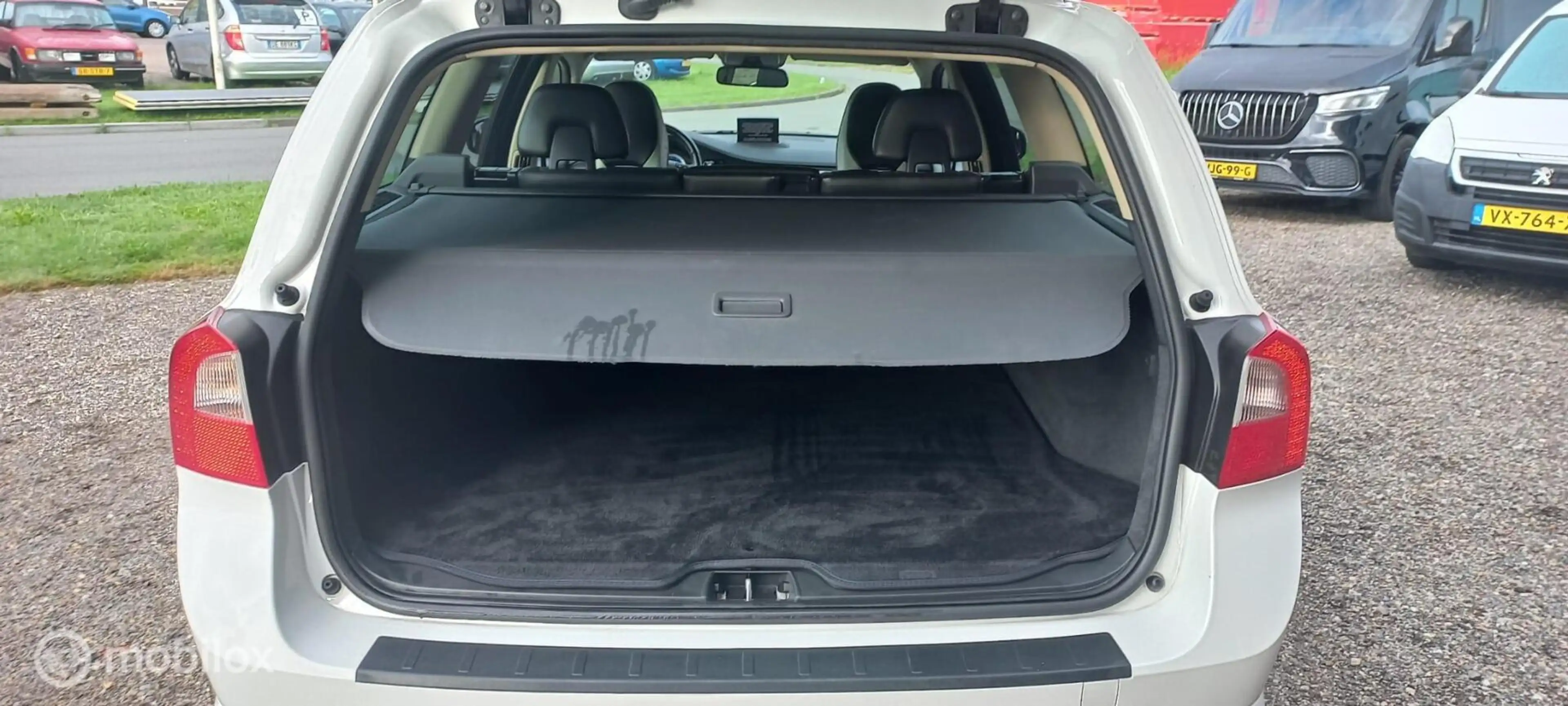 Volvo V70 3.0 T6 AWD R Design — photo 11