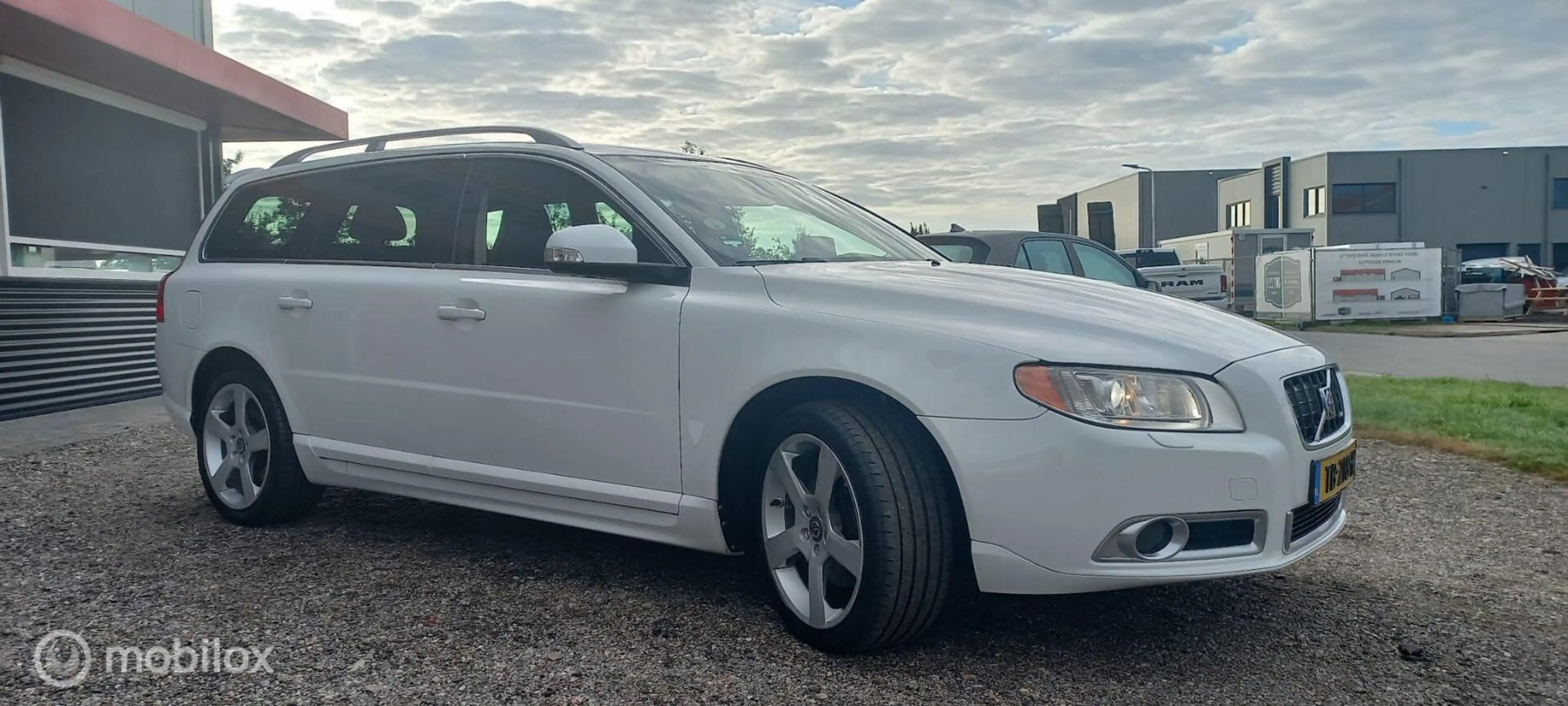Volvo V70 3.0 T6 AWD R Design — photo 9