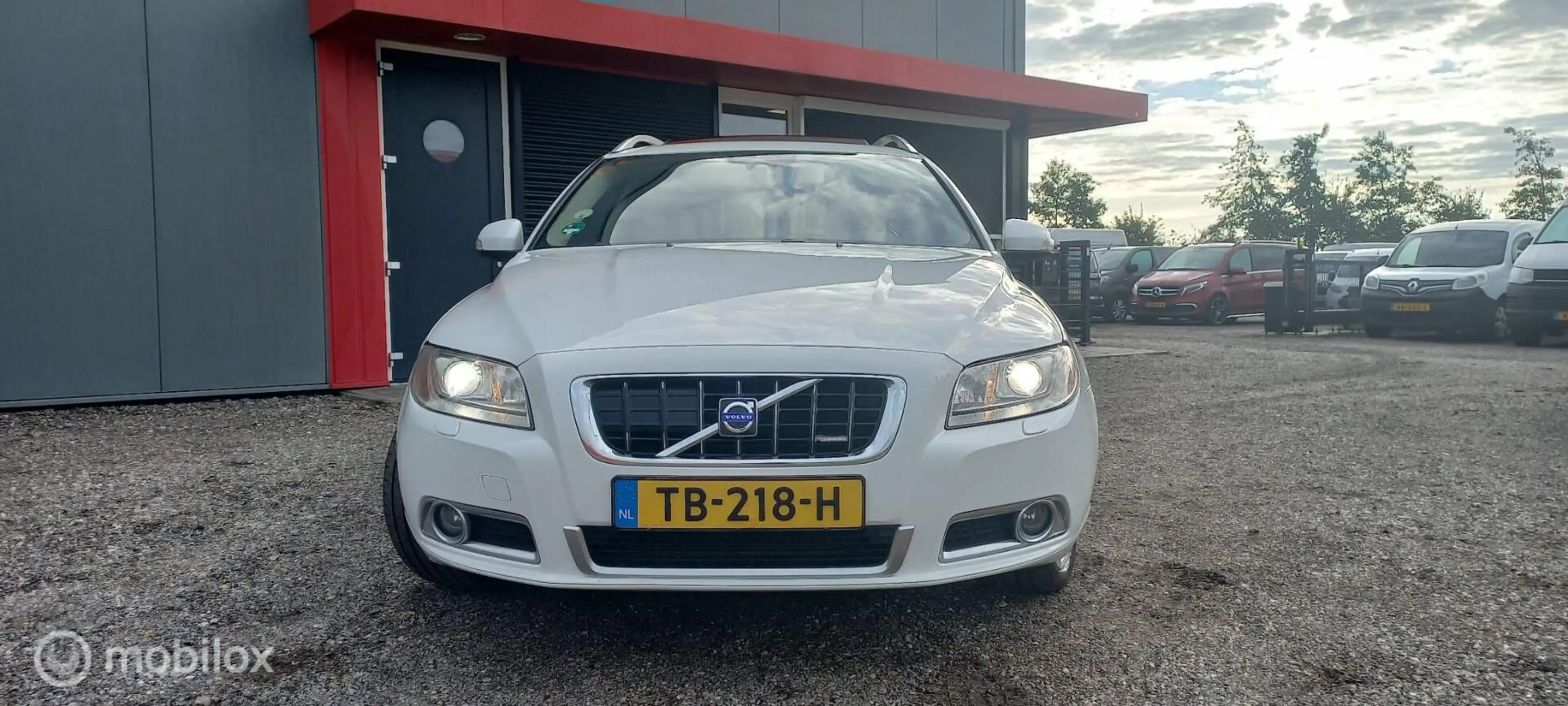 Volvo V70 3.0 T6 AWD R Design — photo 2