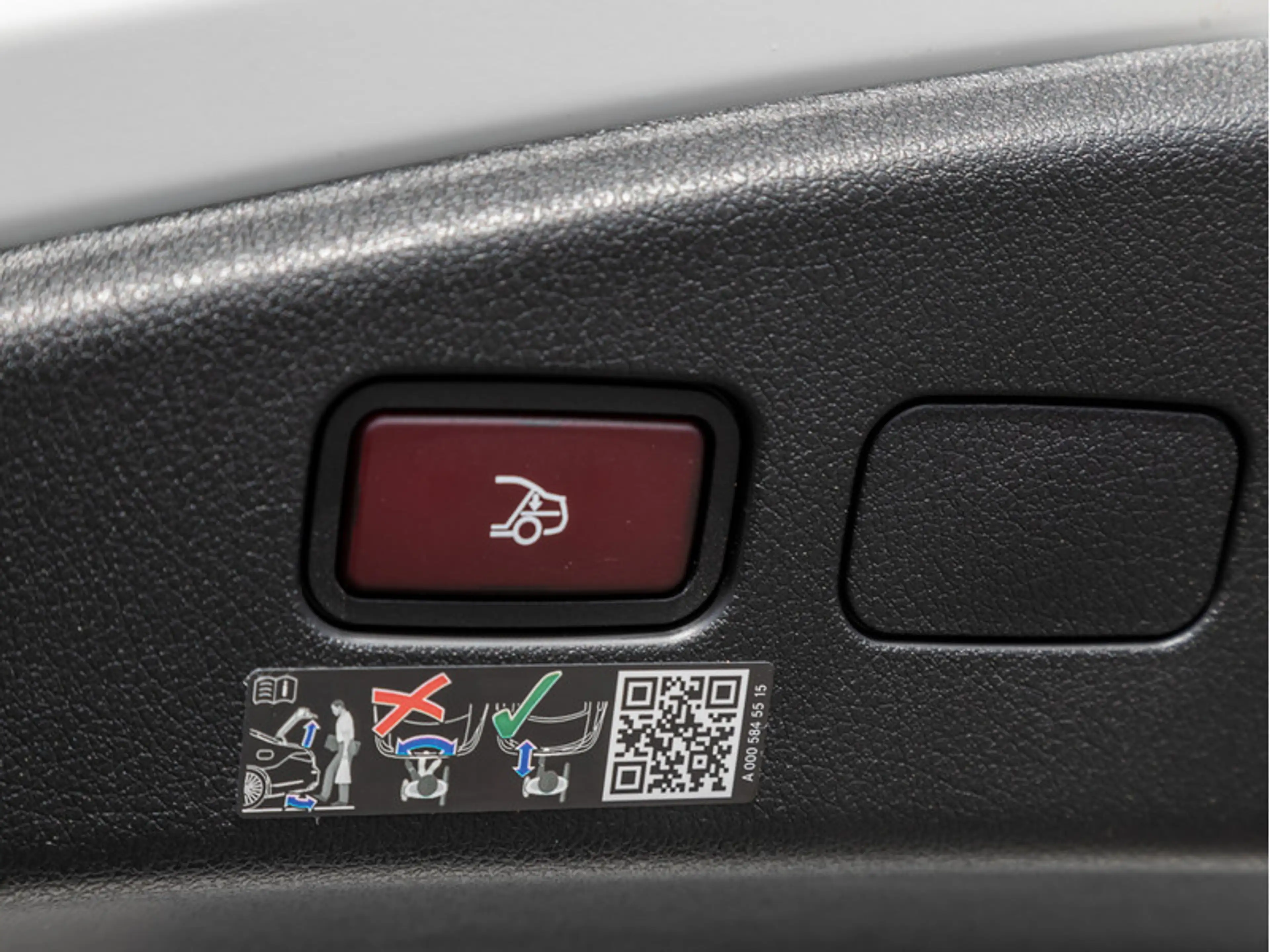 Mercedes-Benz CLE 300 4M Cabrio AMG-Sport/DIGITAL/Cam/Memo/19" — photo 9