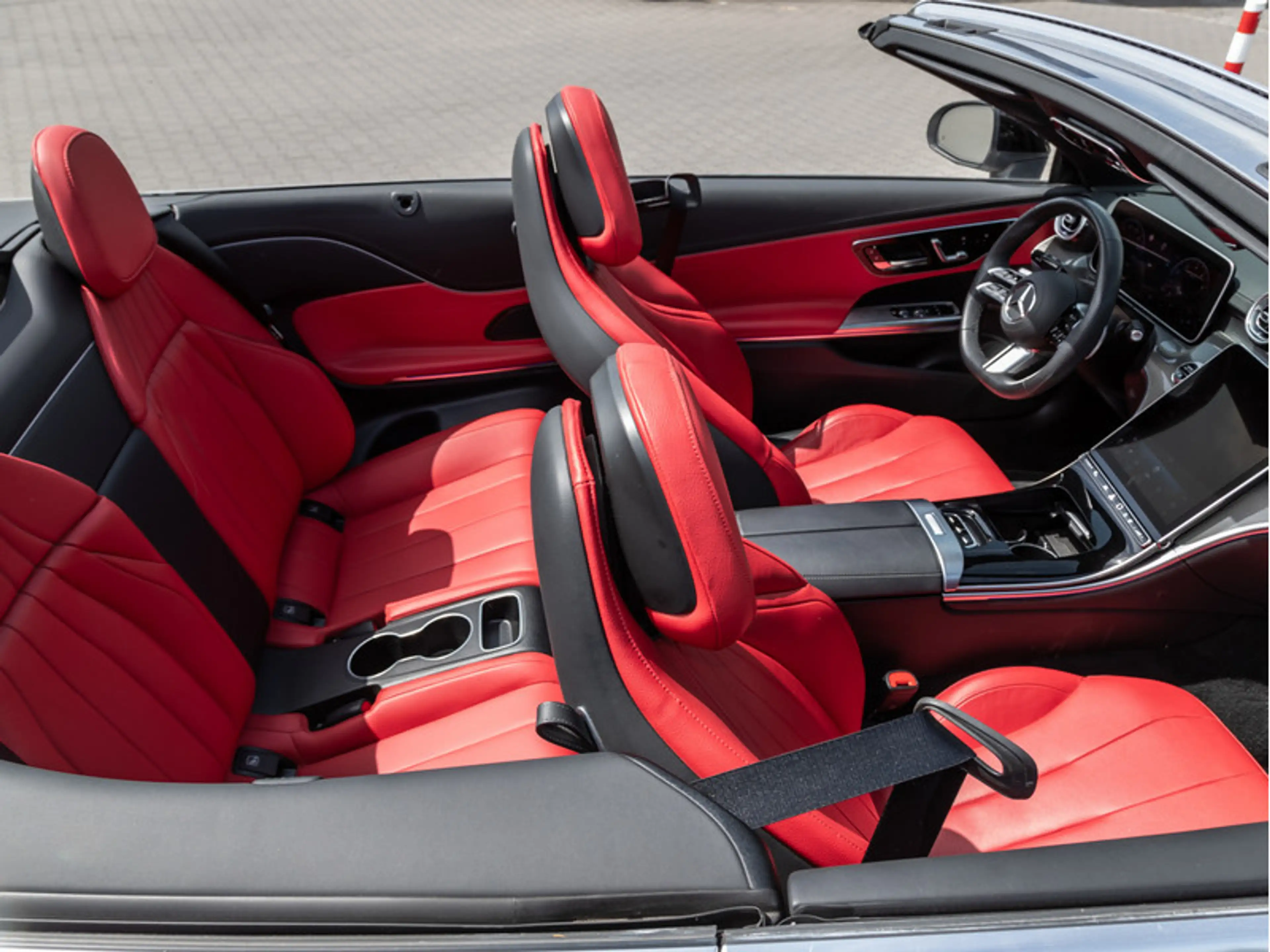 Mercedes-Benz CLE 300 4M Cabrio AMG-Sport/DIGITAL/Cam/Memo/19" — photo 13