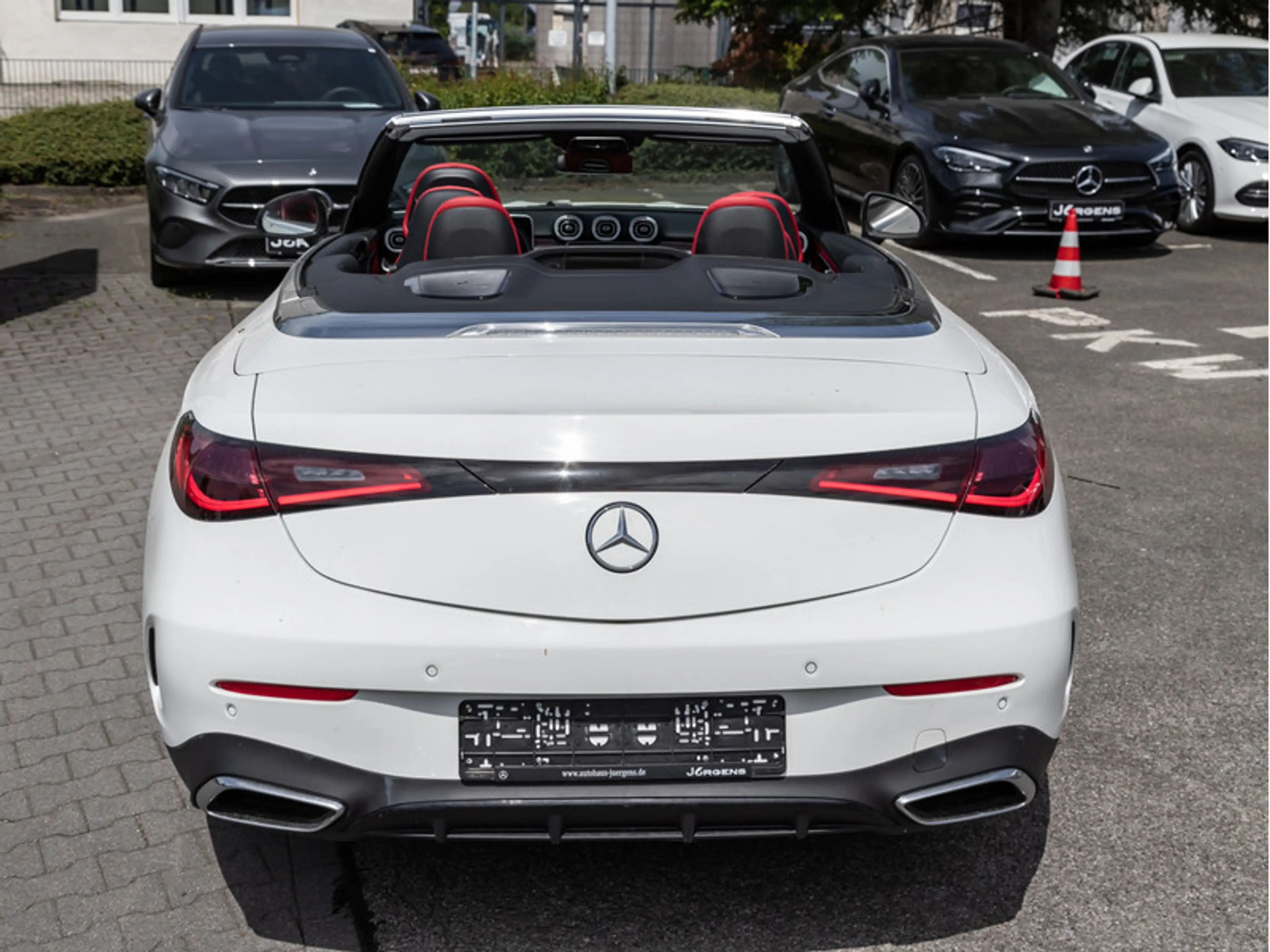 Mercedes-Benz CLE 300 4M Cabrio AMG-Sport/DIGITAL/Cam/Memo/19" — photo 11