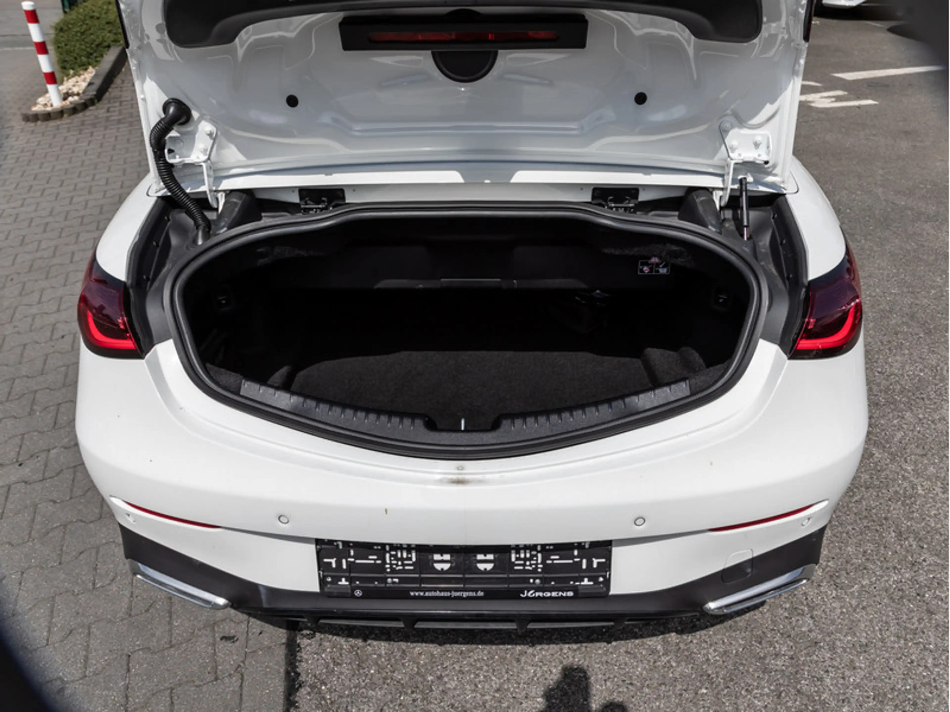 Mercedes-Benz CLE 300 4M Cabrio AMG-Sport/DIGITAL/Cam/Memo/19" — photo 8
