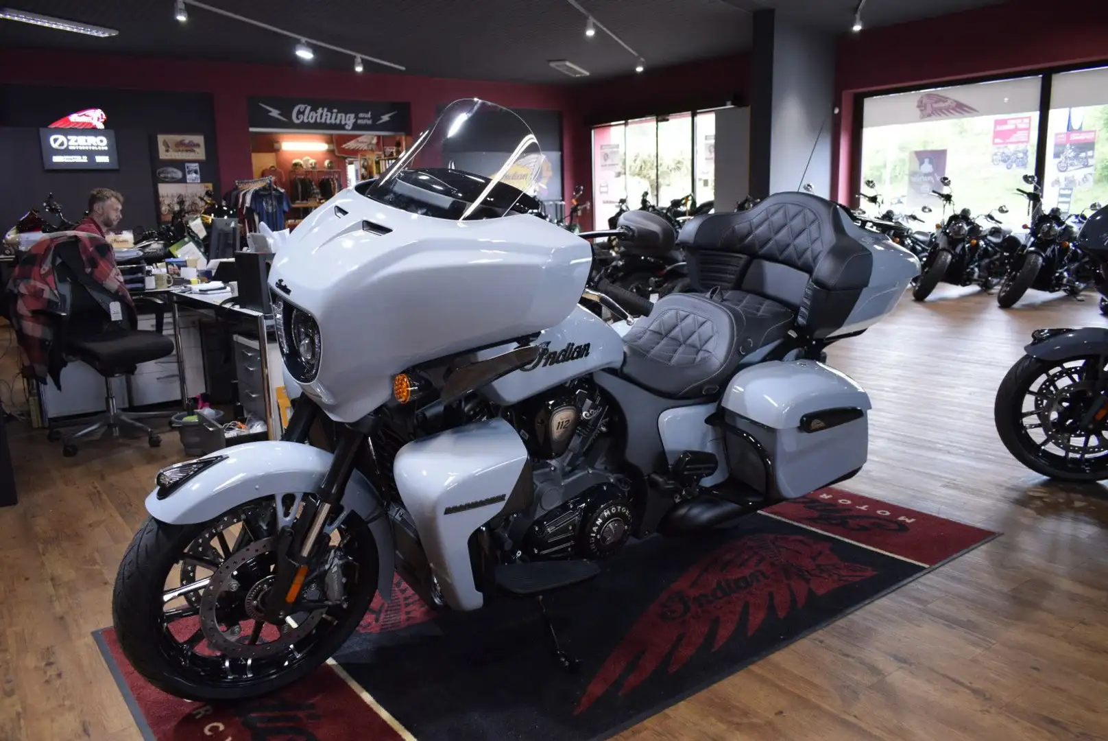 Indian Roadmaster Powerplus 112  Dark Horse StormGrey Grijs - 1