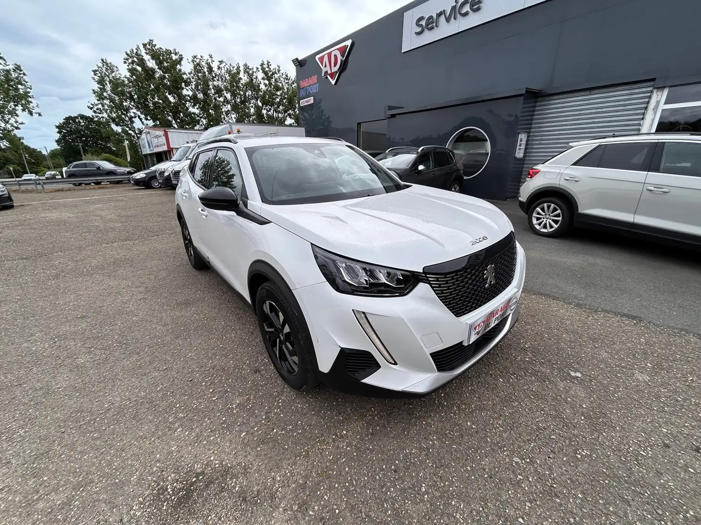 Peugeot 2008 1.5 BLUEHDI 130CH S\u0026S ALLURE EAT8 - 1