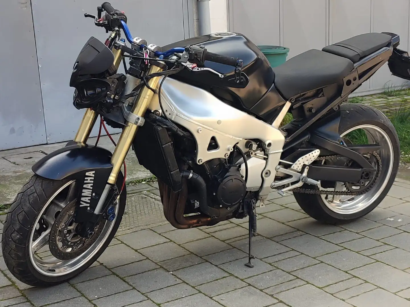 Yamaha YZF-R1 Schwarz - 2