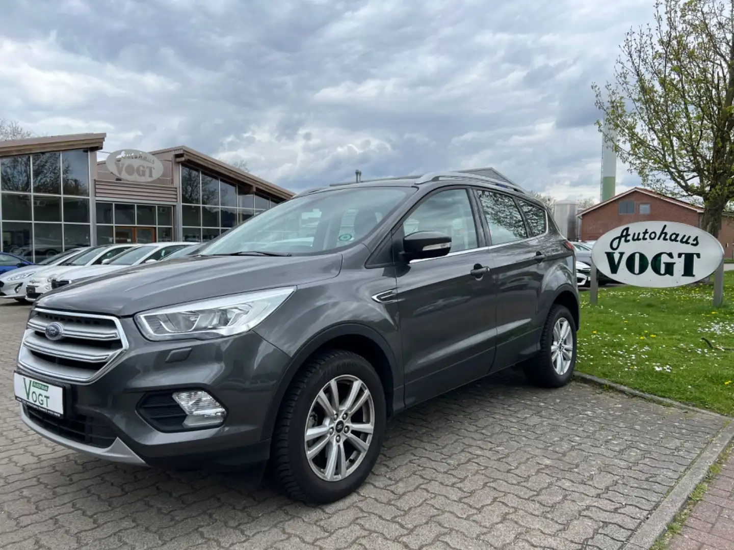 Ford Kuga Cool & Connect 1.5 TEMP/SHZ/LK-HZG/PDC Gris - 1