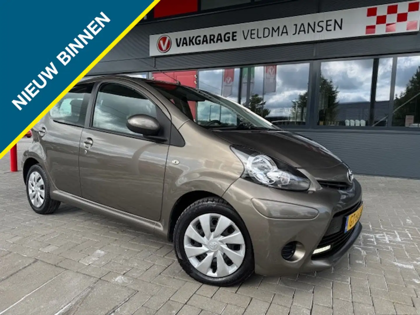 Toyota Aygo 1.0 VVT-i ASPIRATION 5-DRS. + AIRCO ! Bruin - 1