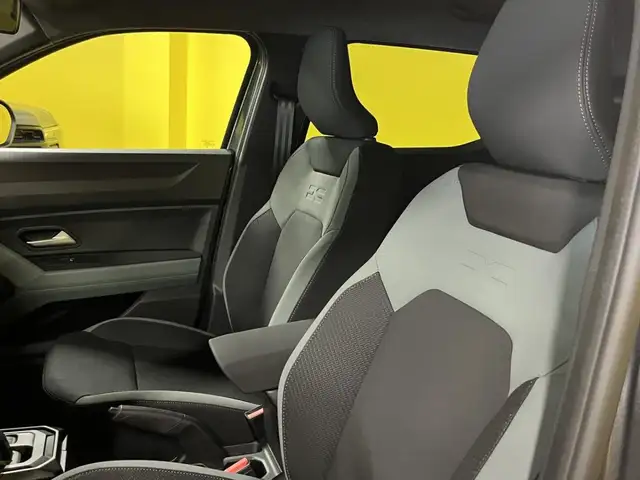 Dacia Duster view 6