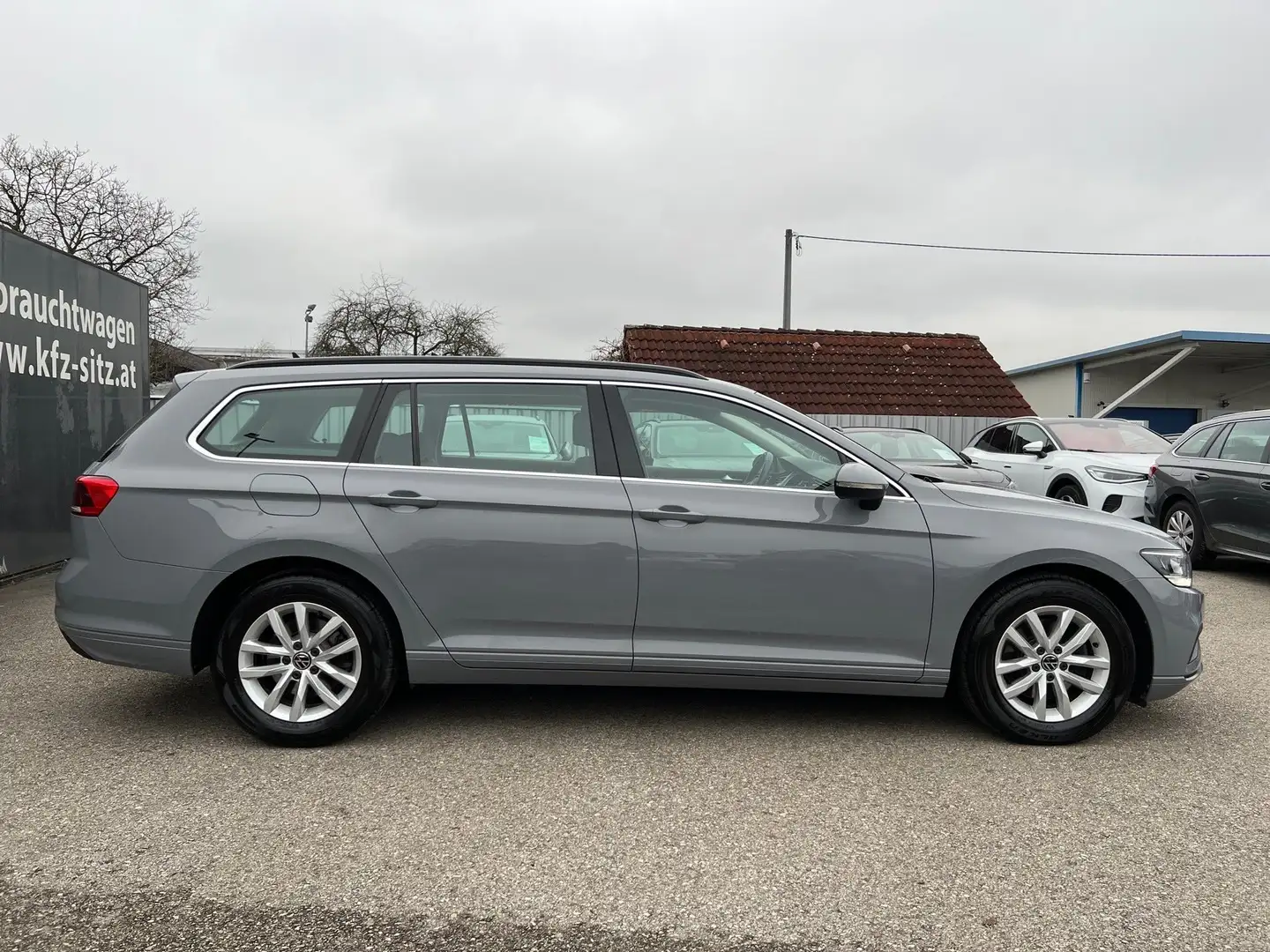 Volkswagen Passat Variant Business 2,0 SCR TDI DSG | AHK/RFK Grau - 2