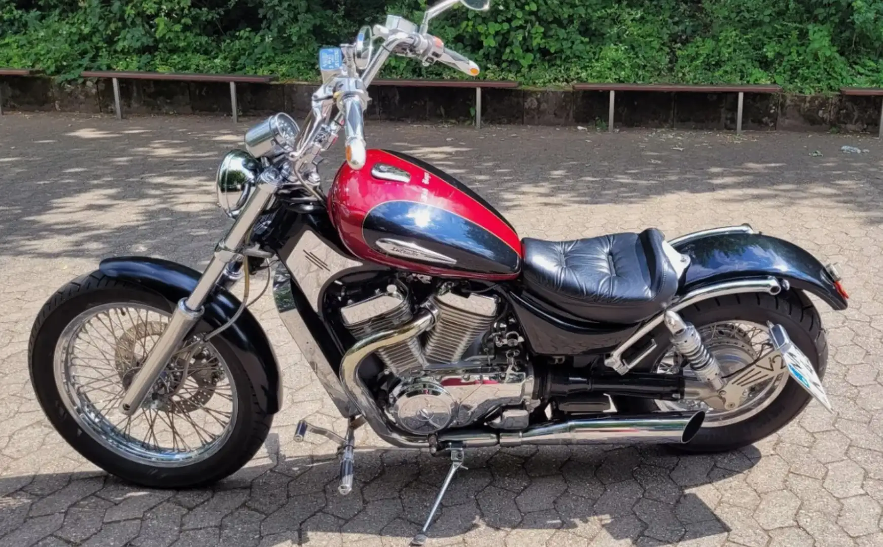 Suzuki VS 800 Rosso - 1