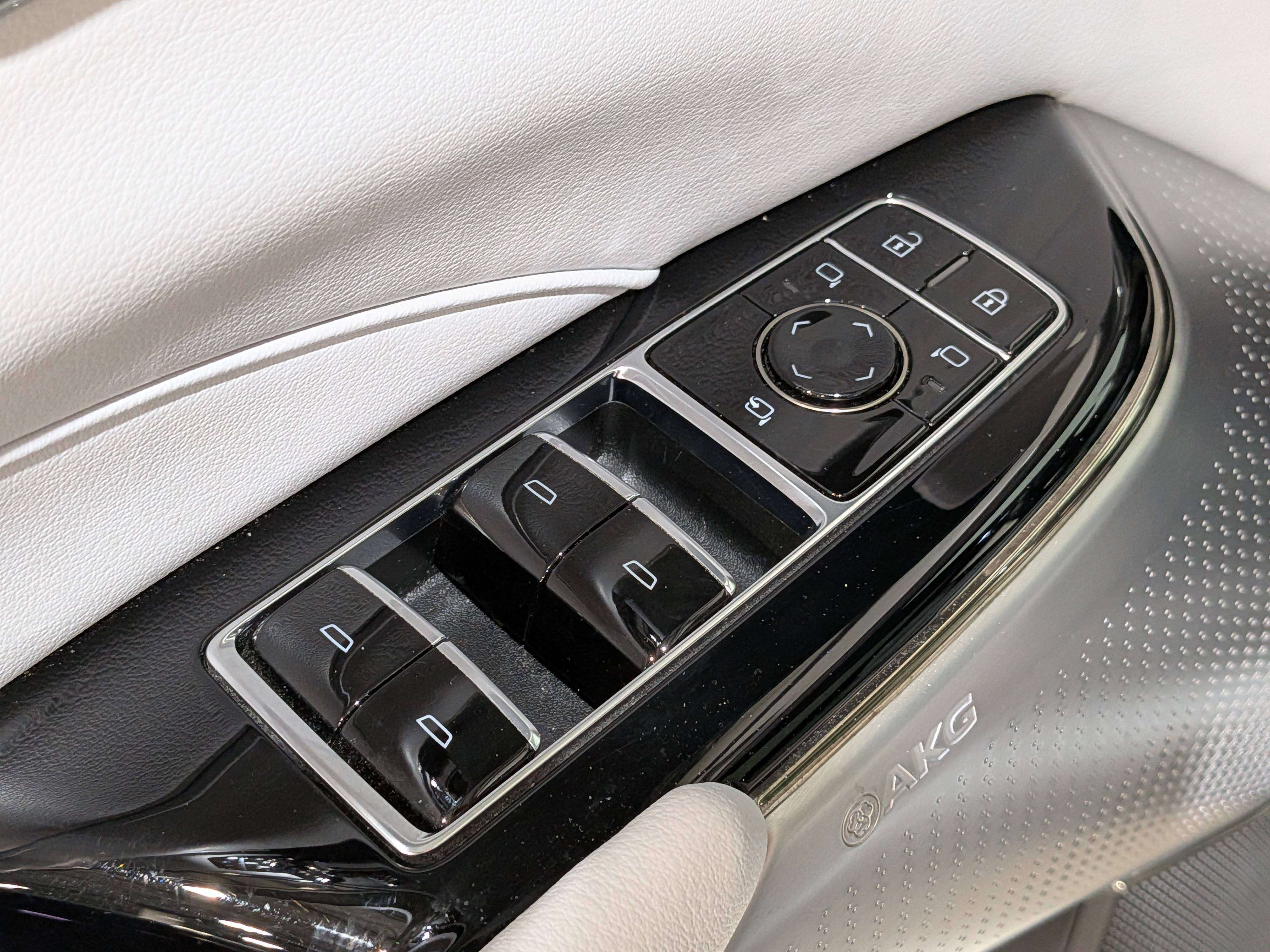 Cadillac LYRIQ 2024