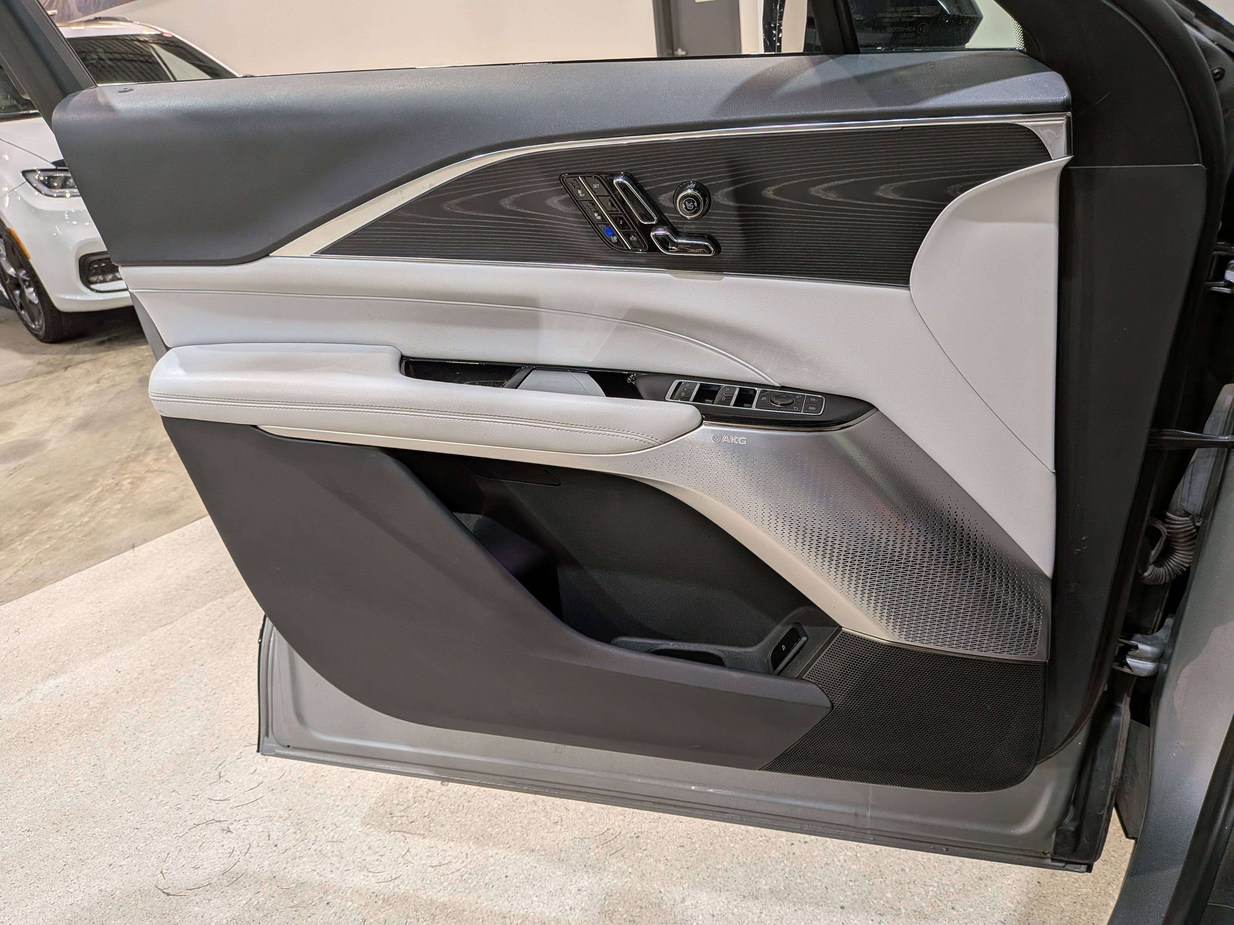 Cadillac LYRIQ 2024