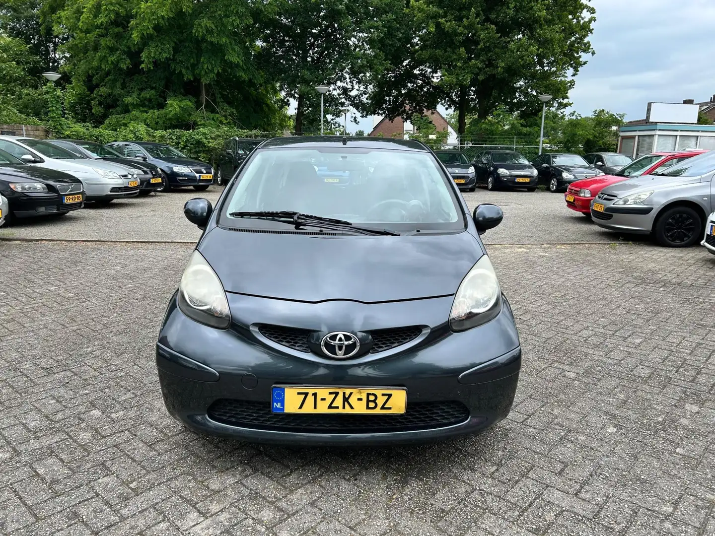 Toyota Aygo 1.0-12V + // 5deurs // Airco // APK 10-3-2026 Gris - 2