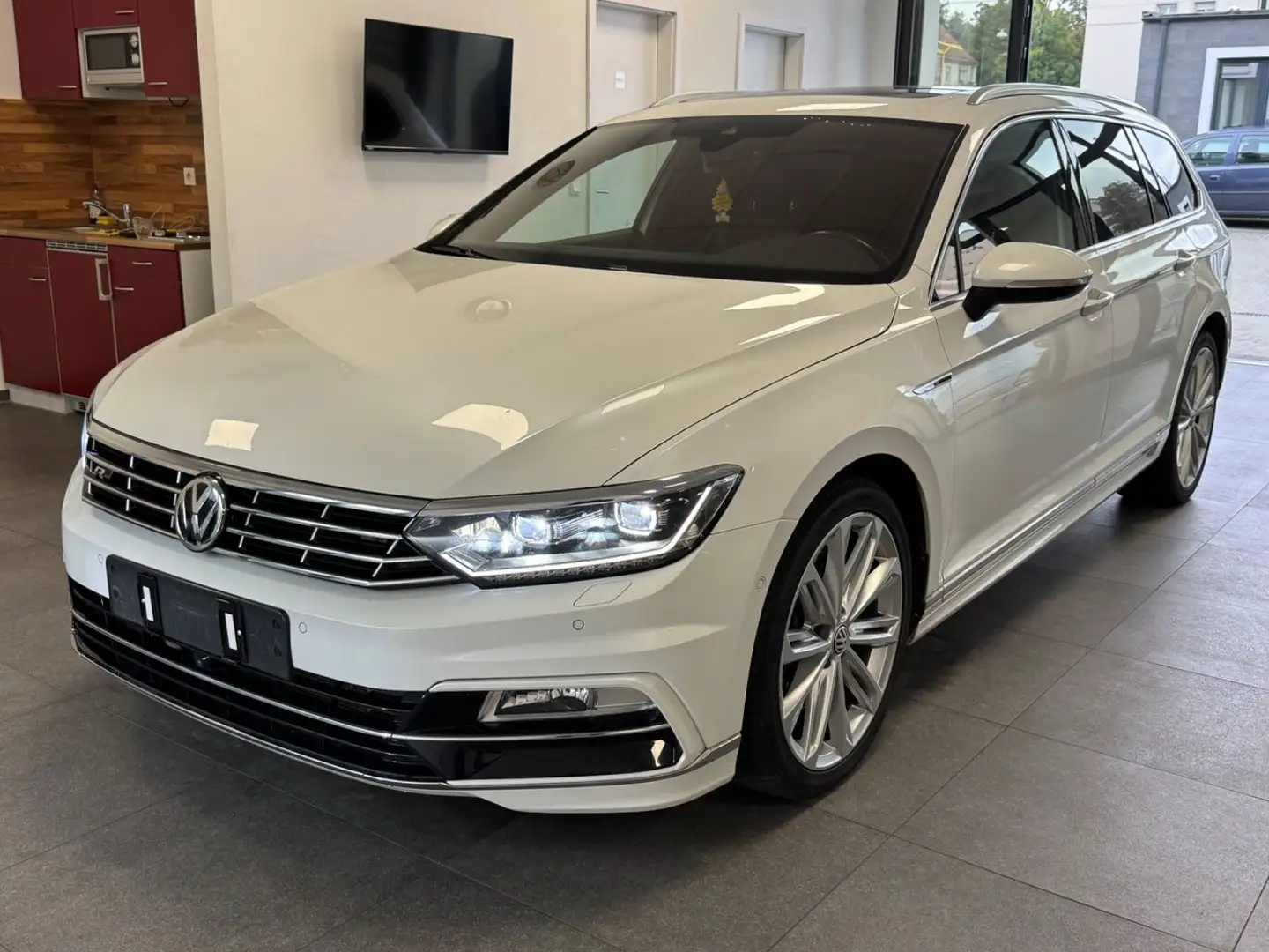Volkswagen Passat Variant Passat Var. Highline 4M-R Line Plus-Active-Pano Weiß - 1