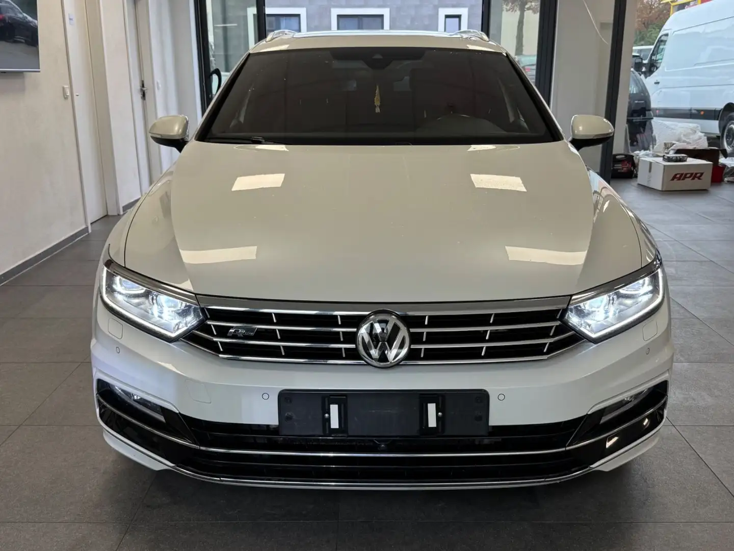Volkswagen Passat Variant Passat Var. Highline 4M-R Line Plus-Active-Pano Weiß - 2