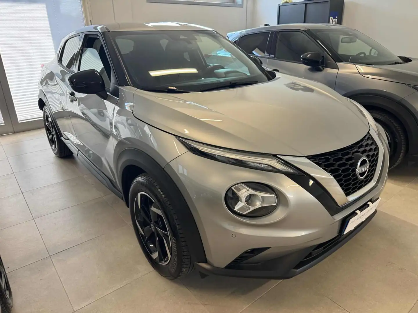 Nissan Juke 1.0 DIG-T 114 CV N-Connecta Grau - 2