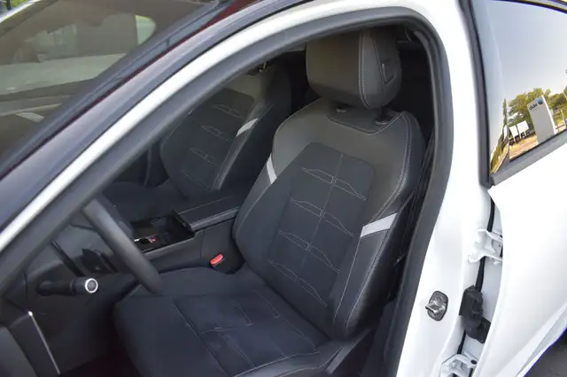 Opel Astra view 11