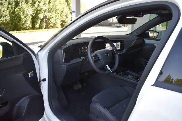 Opel Astra view 10