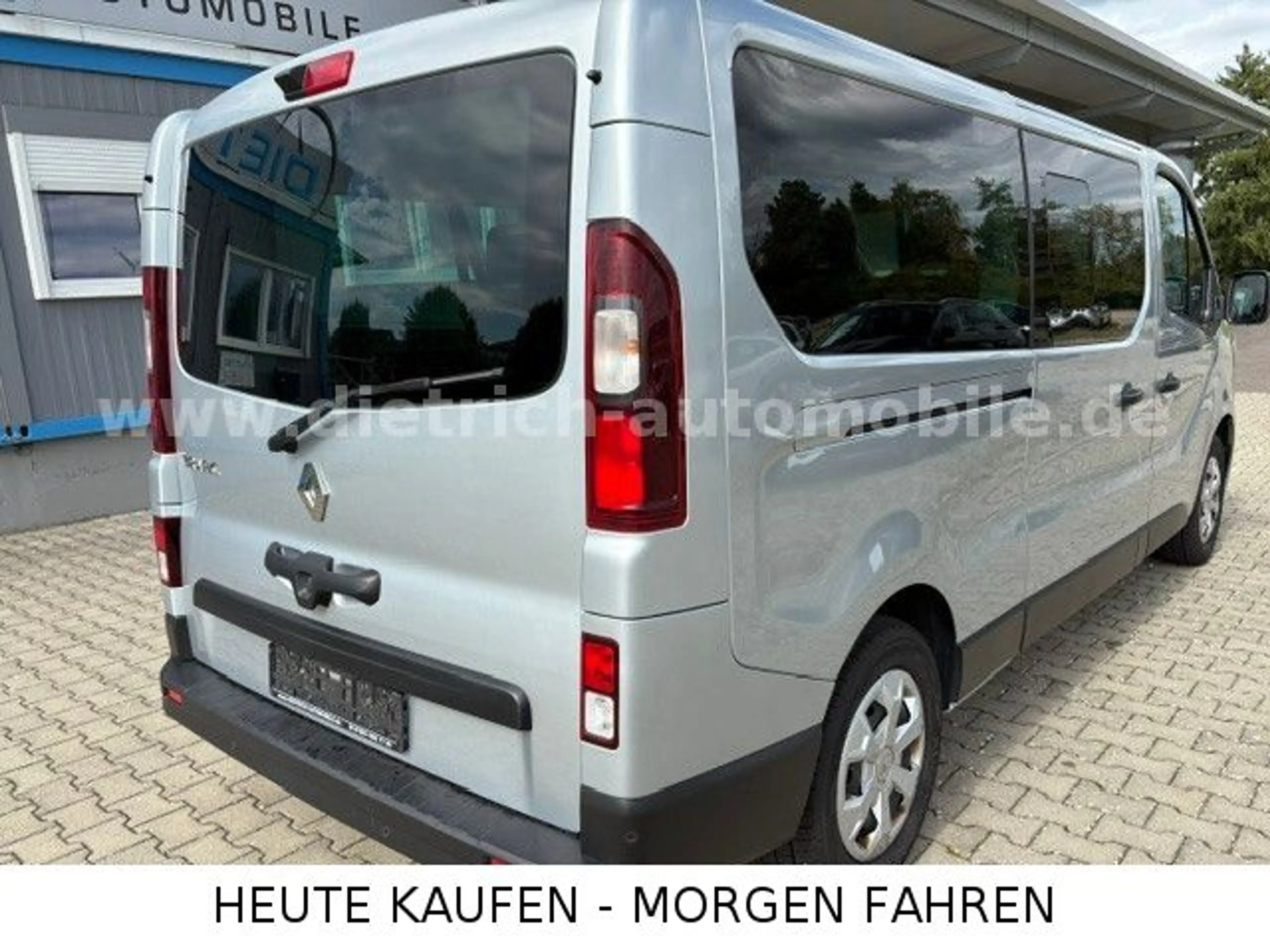 Renault Trafic TRAFIC CombiL 2H1/3.0t/Life/9-SITZER/PDC/KAMERA — photo 4