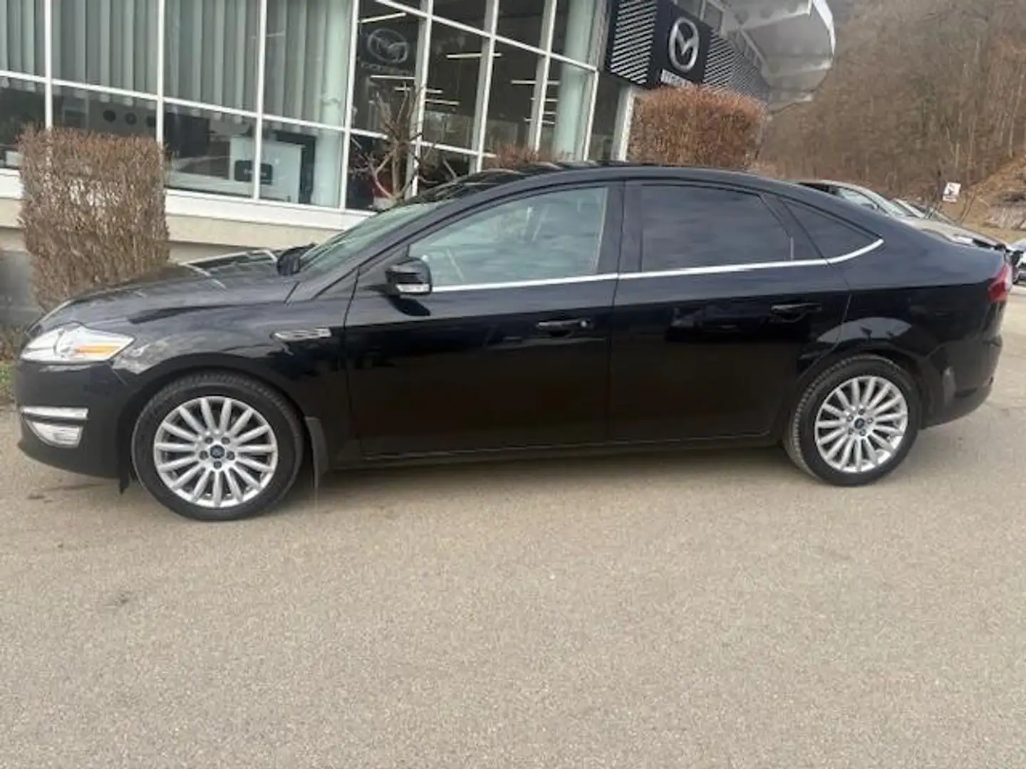 Ford Mondeo Business Plus 2,0 TDCi Aut. Schwarz - 2