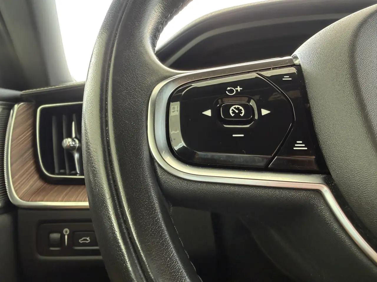 Volvo XC60 снимка Volvo XC60